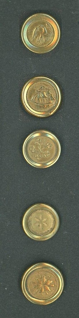 A SMALL CARD OF DIVISION ONE GILT BUTTONS: 5 Small early 19th century Jacksonian buttons. DimensionsSM=Less than 3/4", Medium=3/4" to 1 1/4". Large=1 1/4" and above, extra large=1 3/4" and above Date or EraDIVISION 1=PRE 1918 AND DIVISION 3