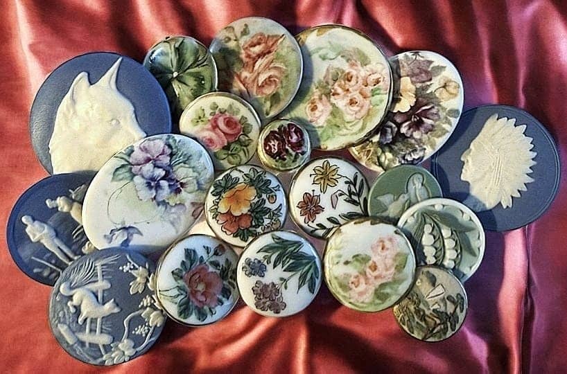 A BAG LOT OF DIVISION ONE AND THREE CERAMIC BUTTONS: This selection includes studio buttons and foreign made examples. DimensionsSM=Less than 3/4", Medium=3/4" to 1 1/4". Large=1 1/4" and above, extra large=1 3/4" and above Date or EraDIVISION 1=PRE 191