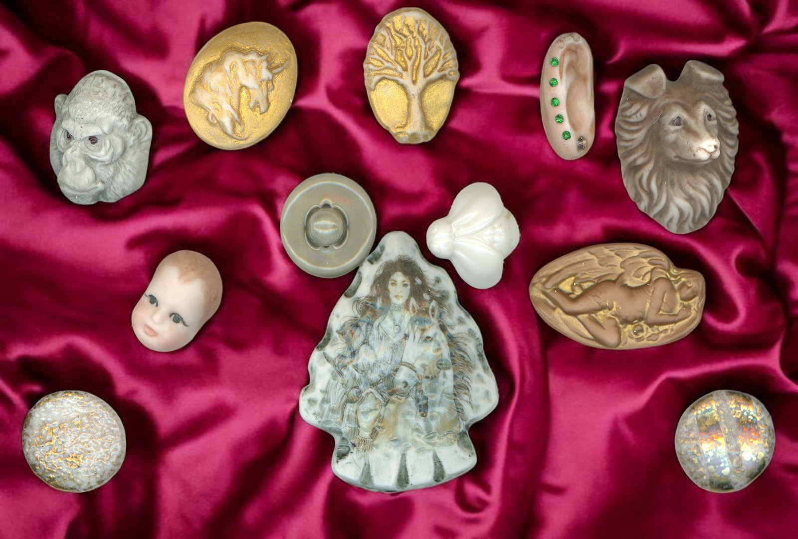 A SELECTION OF DIVISION 3 STUDIO ARTIST BUTTONS: 12 Medium/Large 20th century ceramics by Connie Robinson. DimensionsSM=Less than 3/4", Medium=3/4" to 1 1/4". Large=1 1/4" and above, extra large=1 3/4" and above Date or EraDIVISION 1=PRE 1918 AND DI