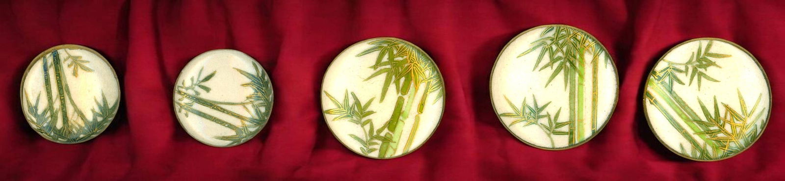 A SMALL CARD OF DIVISION THREE JAPANESE BUTTONS: A set of 5 Medium 20th century bamboo Satsuma buttons. DimensionsSM=Less than 3/4", Medium=3/4" to 1 1/4". Large=1 1/4" and above, extra large=1 3/4" and above Date or EraDIVISION 1=PRE 1918 AND DIVIS