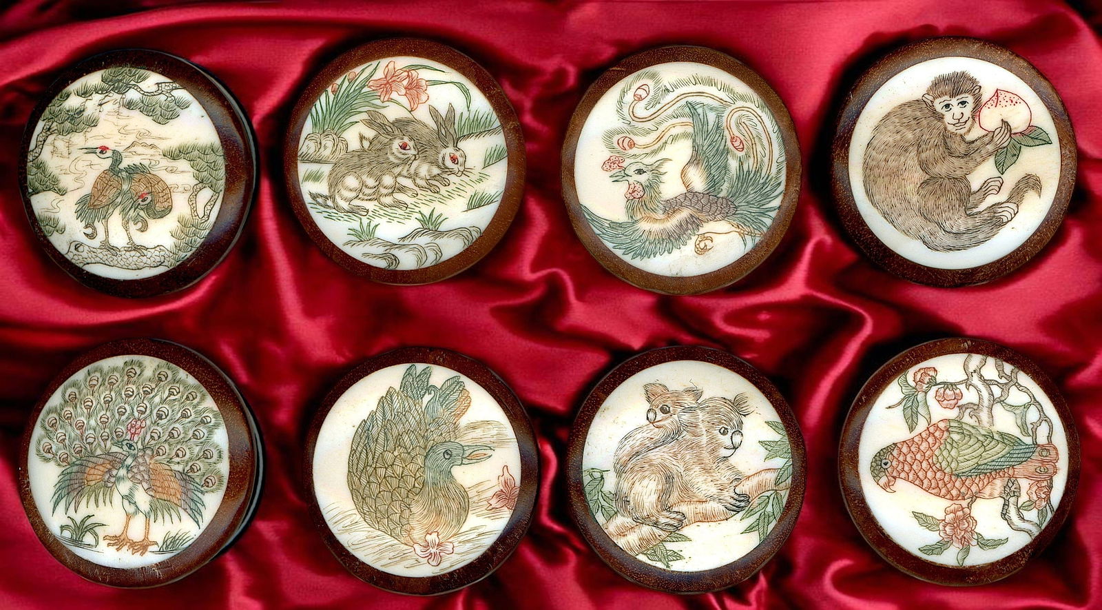 A SMALL CARD OF DIVISION THREE PICTORIAL BUTTONS: 8 Large 20th/21st C. carved natural material examples. DimensionsSM=Less than 3/4", Medium=3/4" to 1 1/4". Large=1 1/4" and above, extra large=1 3/4" and above Date or EraDIVISION 1=PRE 1918 AND DIVIS