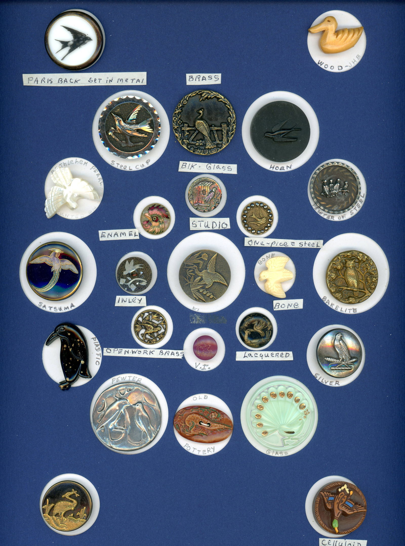 A CARD OF DIVISION 1 & 3 ASSORTED BIRD BUTTONS: 25 S/M/L 19th/20th C. examples in assorted materials. DimensionsSM=Less than 3/4", Medium=3/4" to 1 1/4". Large=1 1/4" and above, extra large=1 3/4" and above Date or EraDIVISION 1=PRE 1918 AND DIVISI