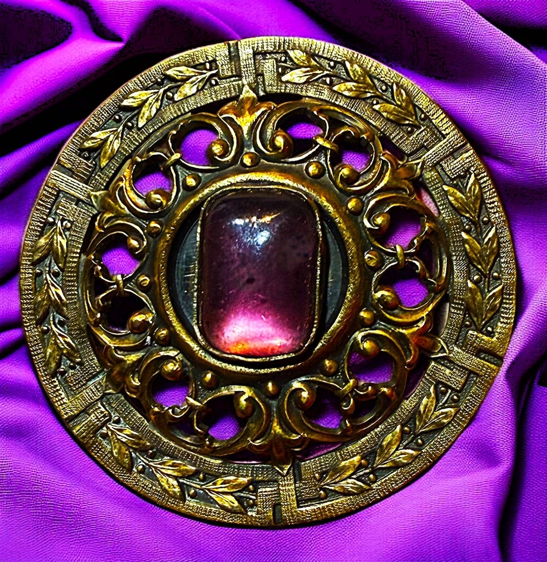 A DIVISION ONE VICTORIAN JEWELED BUTTON: 1 Large 19th century pierced brass GAY 90 example. DimensionsSM=Less than 3/4", Medium=3/4" to 1 1/4". Large=1 1/4" and above, extra large=1 3/4" and above Date or EraDIVISION 1=PRE 1918 AND DIVISION
