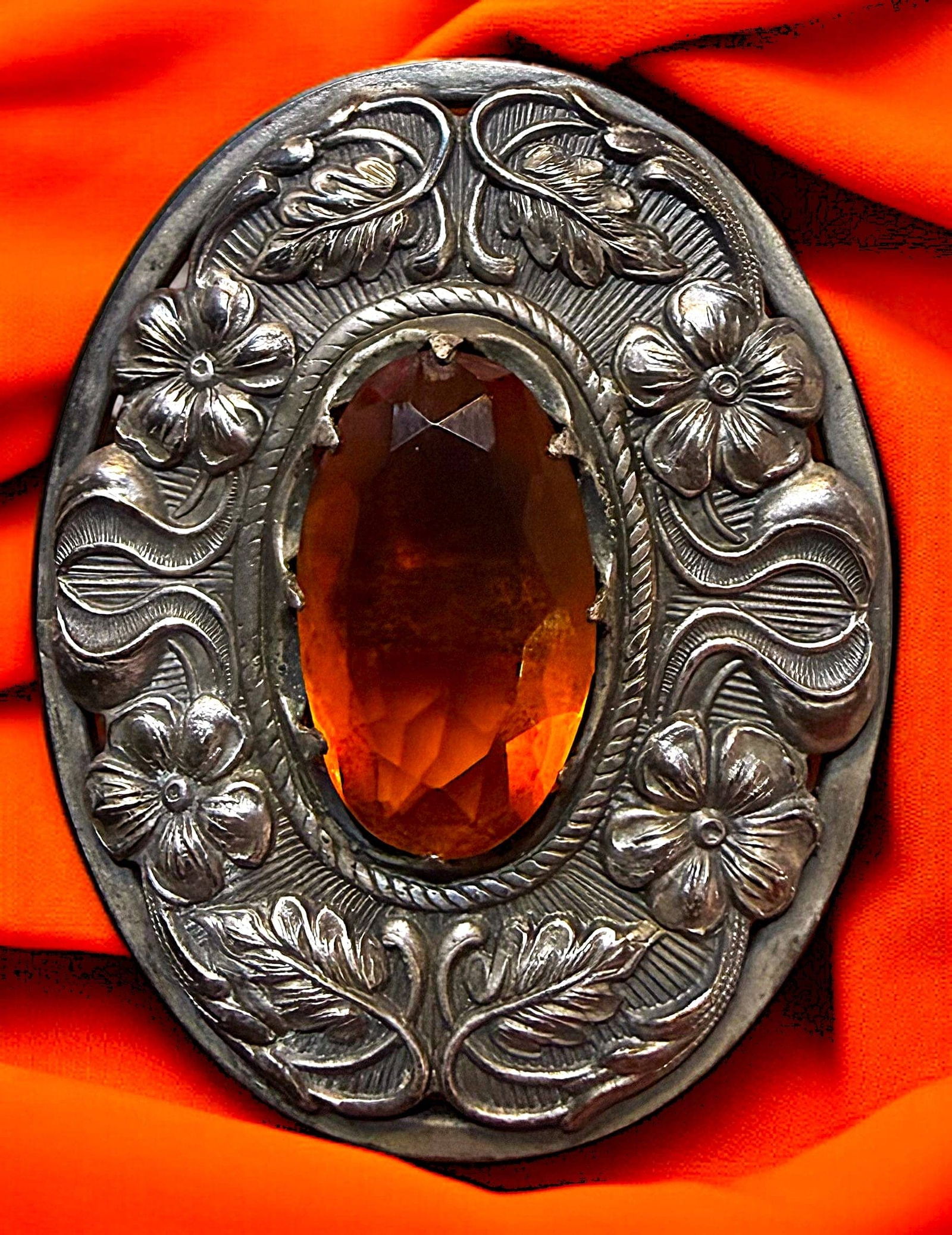 A DIVISION ONE VICTORIAN JEWELED BUTTON: 1 Large 19th century pierced brass GAY 90 example. DimensionsSM=Less than 3/4", Medium=3/4" to 1 1/4". Large=1 1/4" and above, extra large=1 3/4" and above Date or EraDIVISION 1=PRE 1918 AND