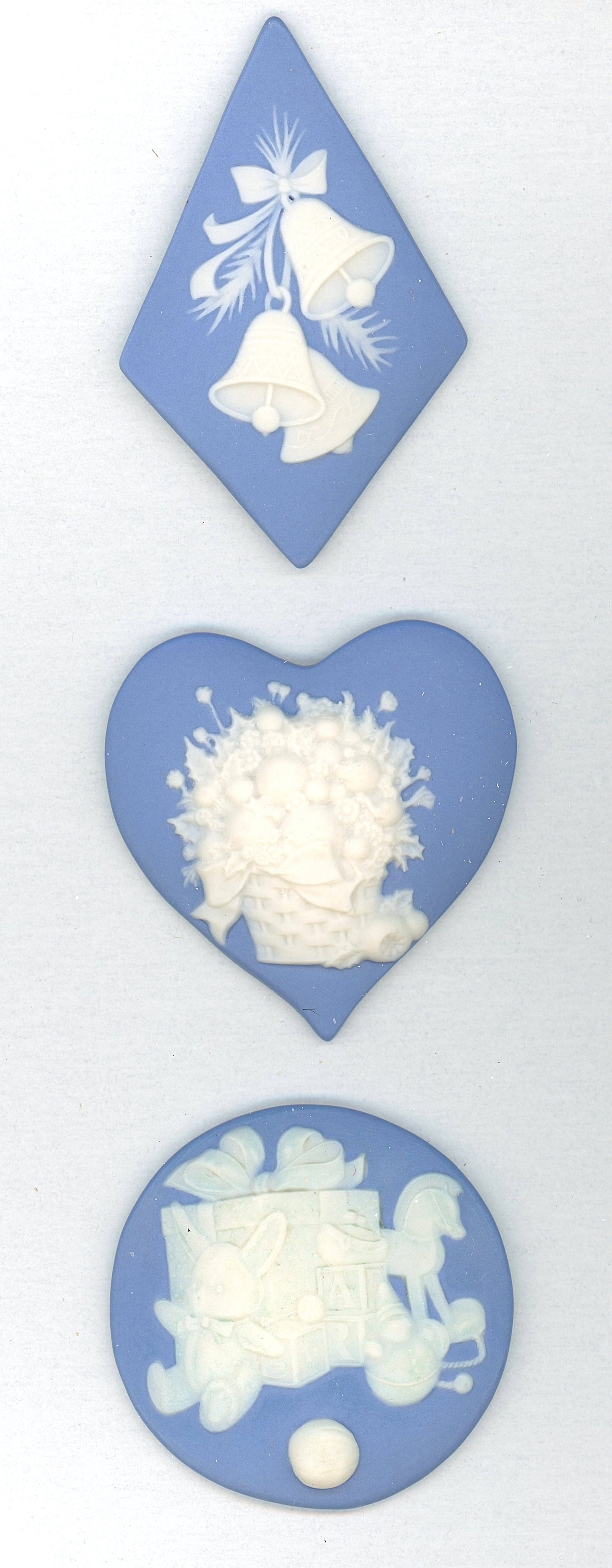 A SMALL CARD OF DIVISION THREE STUDIO ARTIST BUTTONS: 3 EX-Large 20th century blue Jasperware examples by Rzanski. DimensionsSM=Less than 3/4", Medium=3/4" to 1 1/4". Large=1 1/4" and above, extra large=1 3/4" and above Date or EraDIVISION 1=PRE 1918