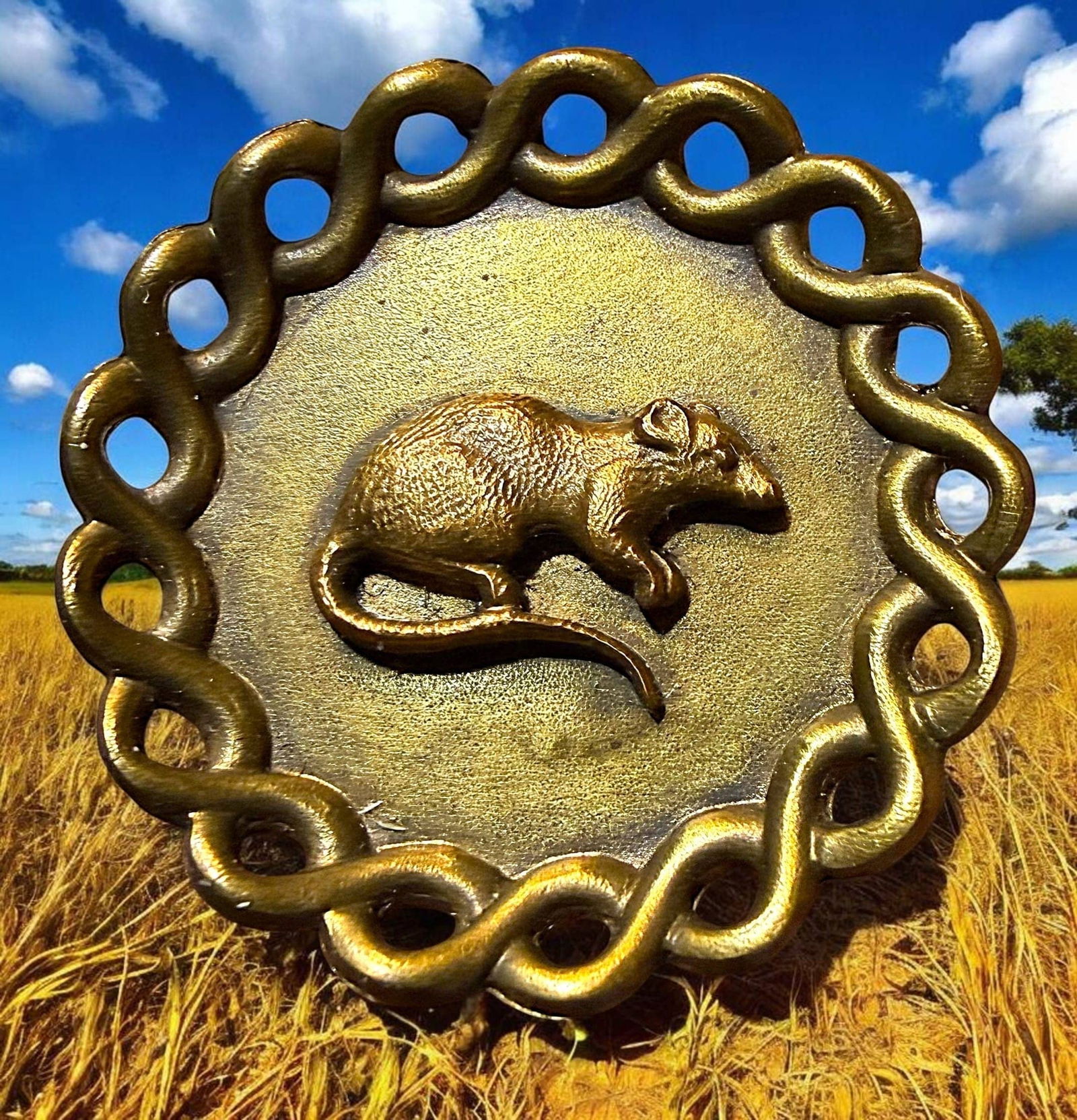 A DIVISION THREE STUDIO ARTIST BUTTON: 1 Large medium size 20th century example by Faith Strobel. DimensionsSM=Less than 3/4", Medium=3/4" to 1 1/4". Large=1 1/4" and above, extra large=1 3/4" and above Date or EraDIVISION 1=PRE 1918 AND D