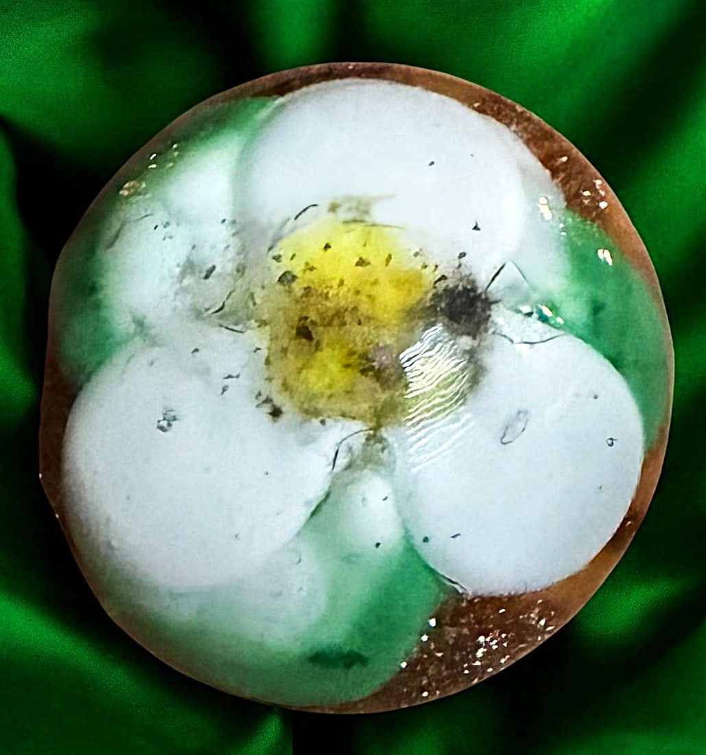 A DIVISION THREE STUDIO ARTIST BUTTON: 1 Medium size 20th century glass paperweight example. DimensionsSM=Less than 3/4", Medium=3/4" to 1 1/4". Large=1 1/4" and above, extra large=1 3/4" and above Date or EraDIVISION 1=PRE 1918 AND DIVISI