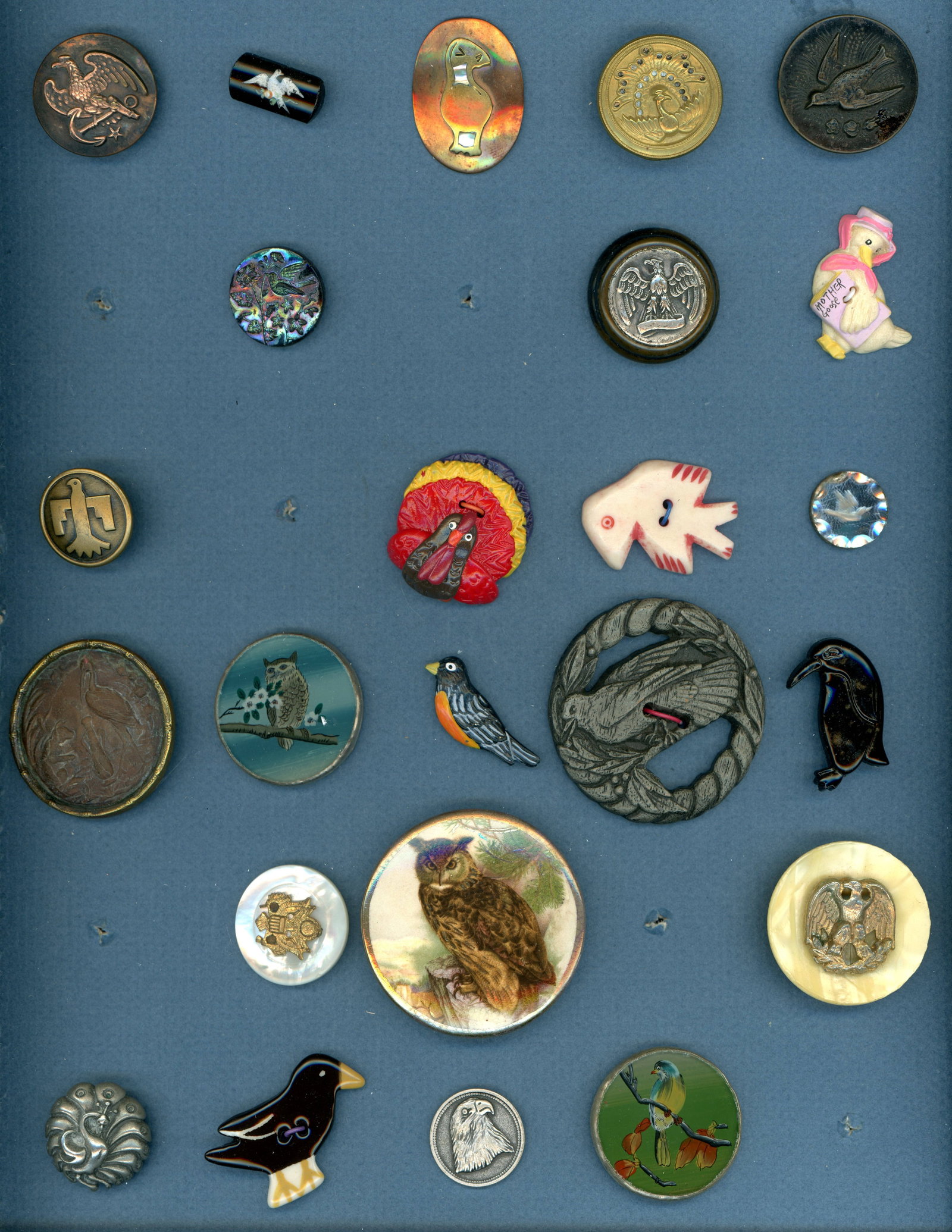 A CARD OF DIVISION 1 & 3 ASSORTED BIRD BUTTONS: 24 M/L 19th/20th C. examples in assorted materials. DimensionsSM=Less than 3/4", Medium=3/4" to 1 1/4". Large=1 1/4" and above, extra large=1 3/4" and above Date or EraDIVISION 1=PRE 1918 AND