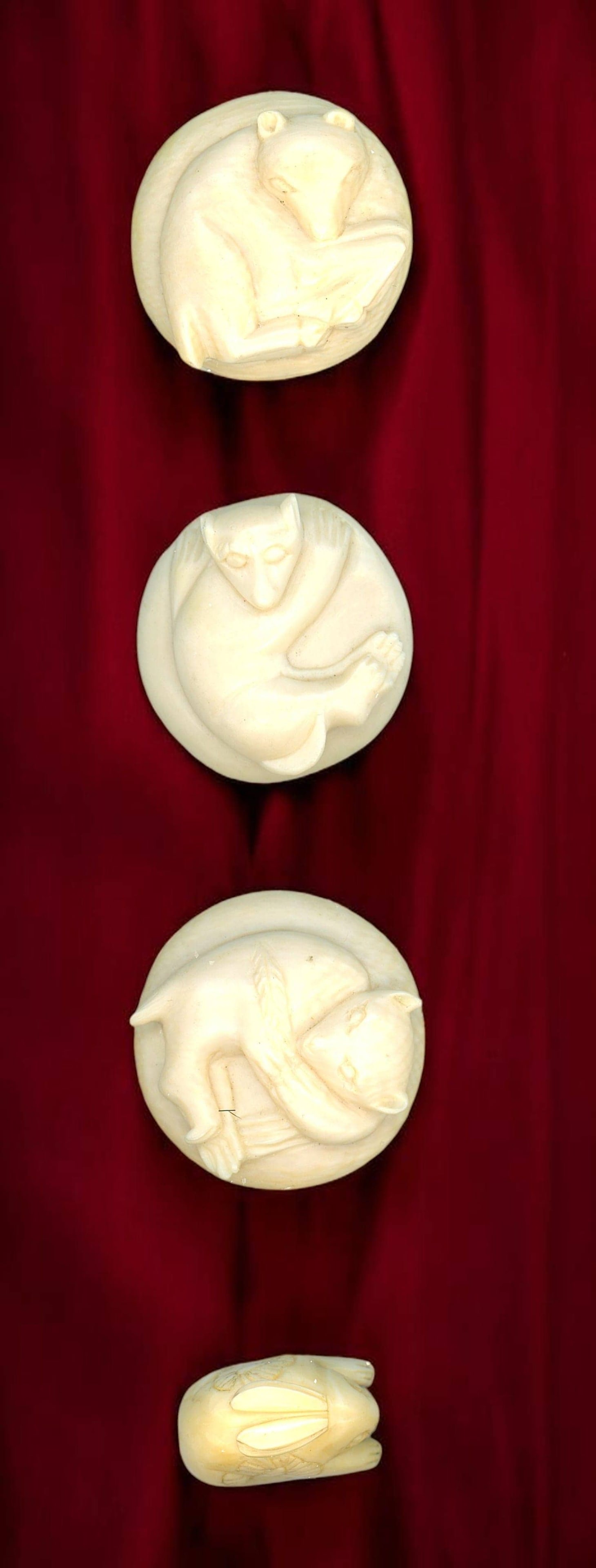 A SMALL CARD OF DIV. 1 NATURAL MATERIAL BUTTONS: 4 Medium early 20th century carvings of animals. DimensionsSM=Less than 3/4", Medium=3/4" to 1 1/4". Large=1 1/4" and above, extra large=1 3/4" and above Date or EraDIVISION 1=PRE 1918 AND DIVISION