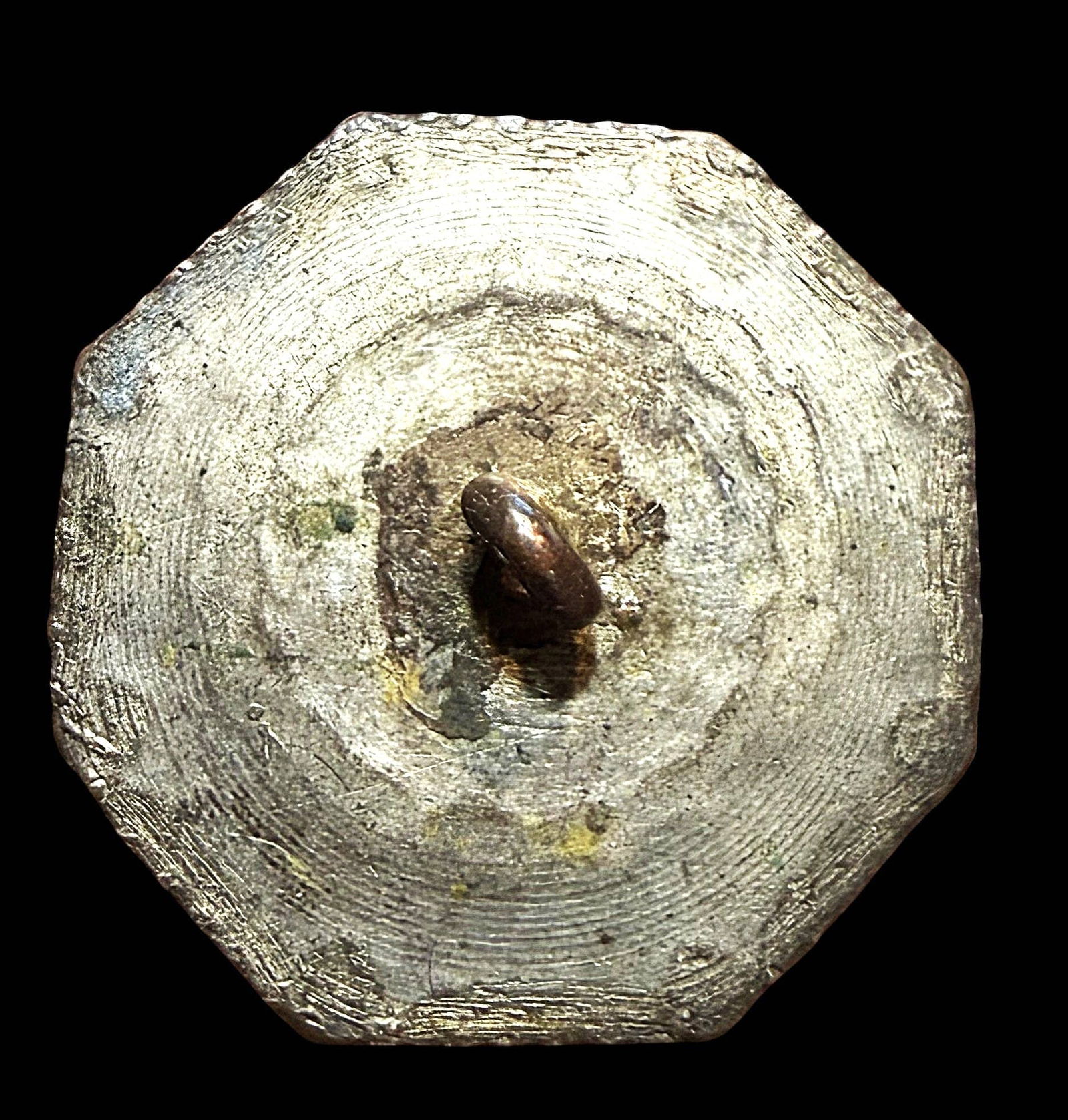 A DIVISION ONE SHAPED COPPER ENGRAVED BUTTON - 2