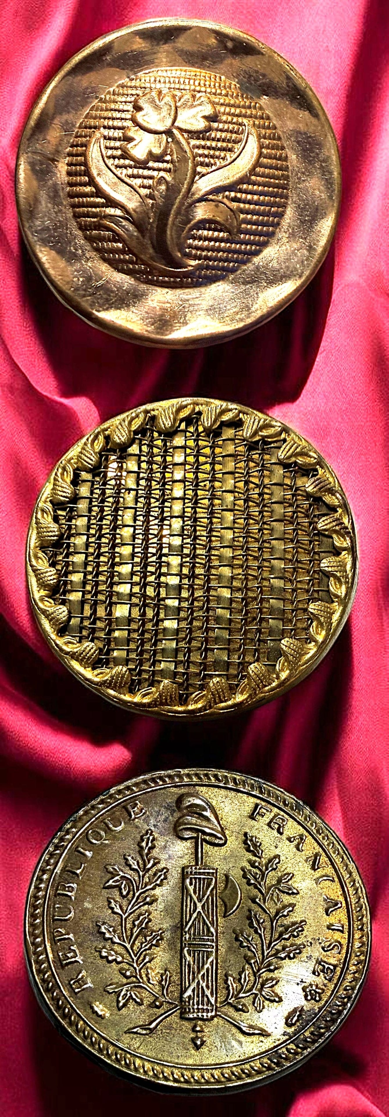 A SMALL CARD OF EARLY REPOUSSE BUTTONS: 3 Medium 18th century wood and bone back examples. DimensionsSM=Less than 3/4", Medium=3/4" to 1 1/4". Large=1 1/4" and above, extra large=1 3/4" and above Date or EraDIVISION 1=PRE 1918 AND