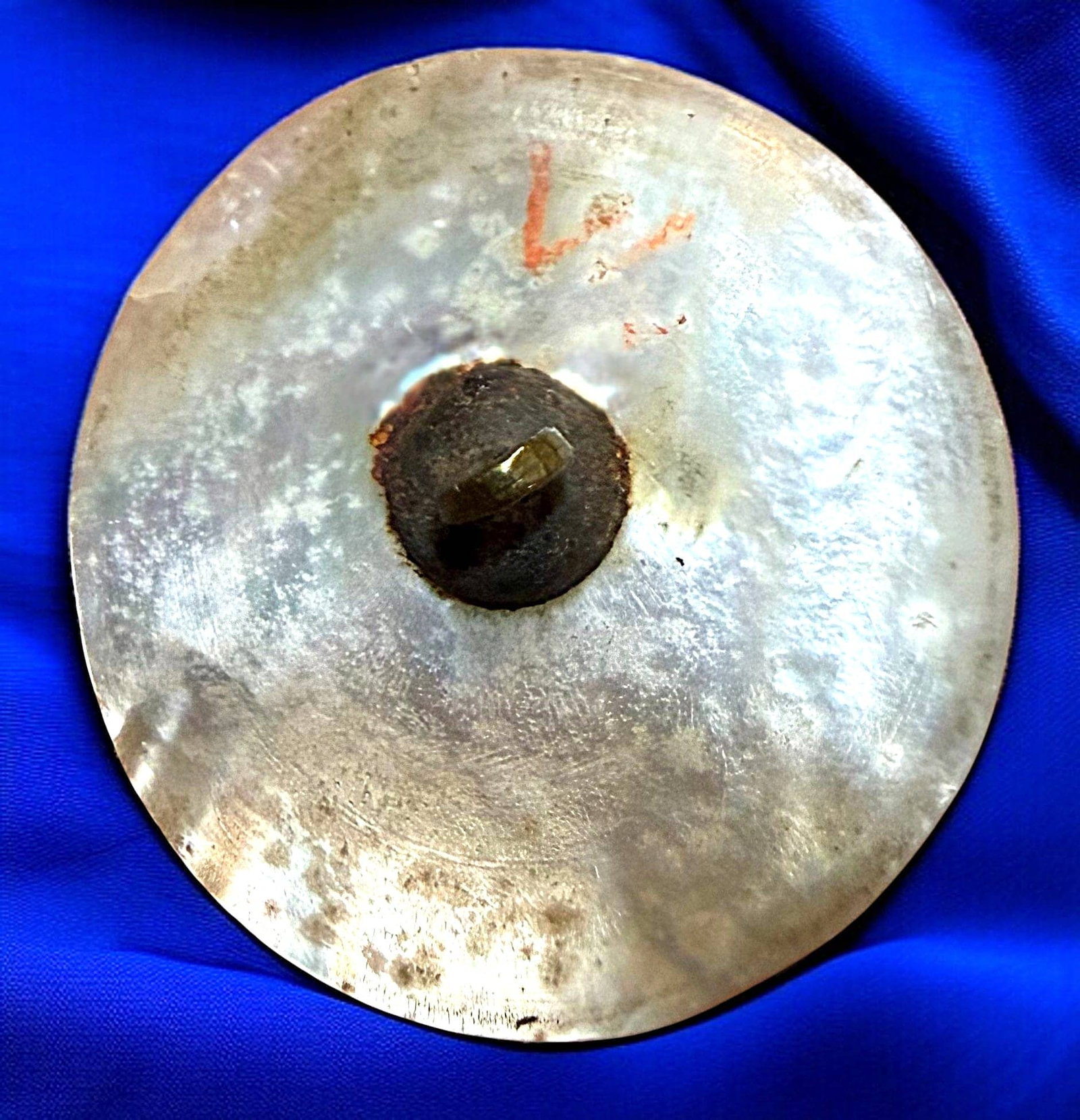 A DIVISION ONE ENGRAVED SHELL BUTTON - 2