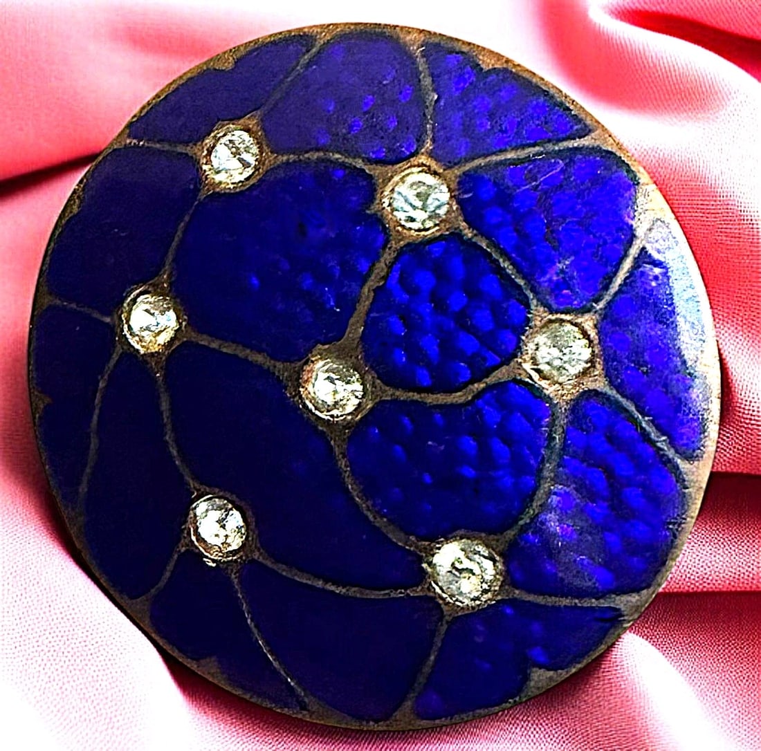 A DIVISION ONE "GLITZY" ENAMEL BUTTON: 1 Medium size 19th century Basse Taille and paste button. DimensionsSM=Less than 3/4", Medium=3/4" to 1 1/4". Large=1 1/4" and above, extra large=1 3/4" and above Date or EraDIVISION 1=PRE 1918 AND