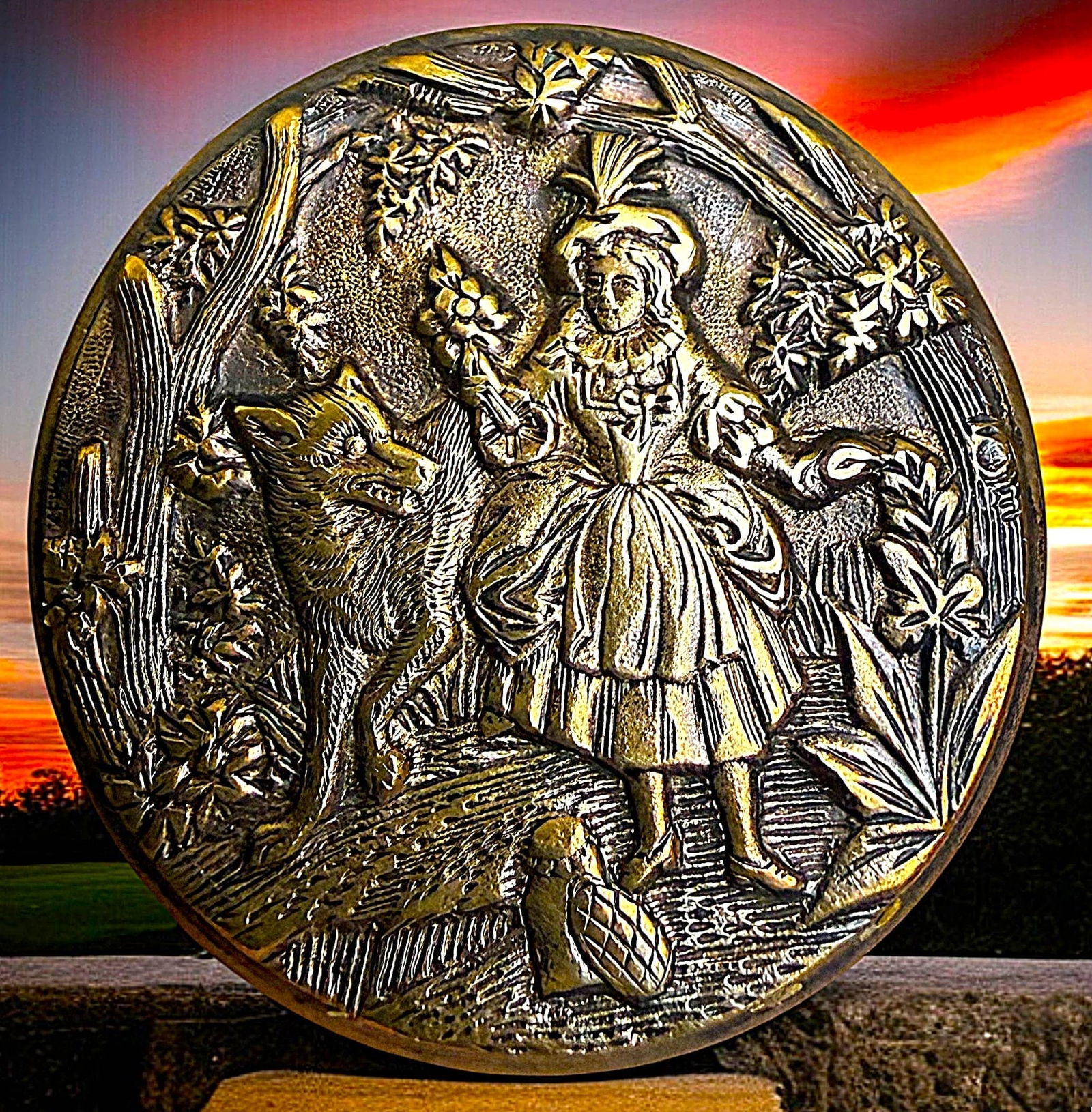 A DIVISION ONE CHILDRENS STORY BUTTON: 1 Large 19th century scarce 'Red Riding Hood" button. DimensionsSM=Less than 3/4", Medium=3/4" to 1 1/4". Large=1 1/4" and above, extra large=1 3/4" and above Date or EraDIVISION 1=PRE 1918 AND DIVISI