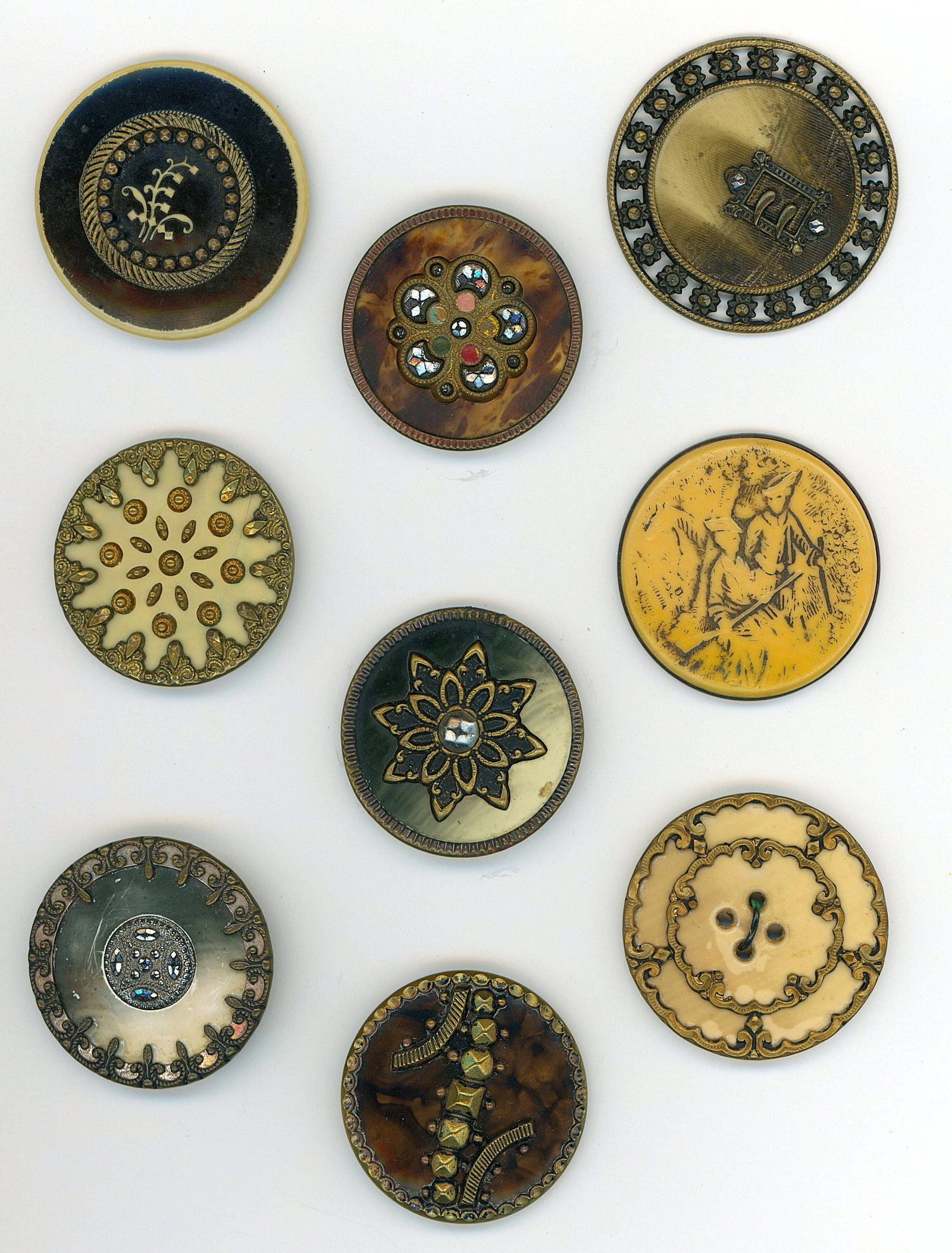 A SMALL CARD OF DIVISION ONE CELLULOID BUTTONS: 9 Medium/Large Victorian period late 19th C. examples. DimensionsSM=Less than 3/4", Medium=3/4" to 1 1/4". Large=1 1/4" and above, extra large=1 3/4" and above Date or EraDIVISION 1=PRE 1918 AND DIVIS
