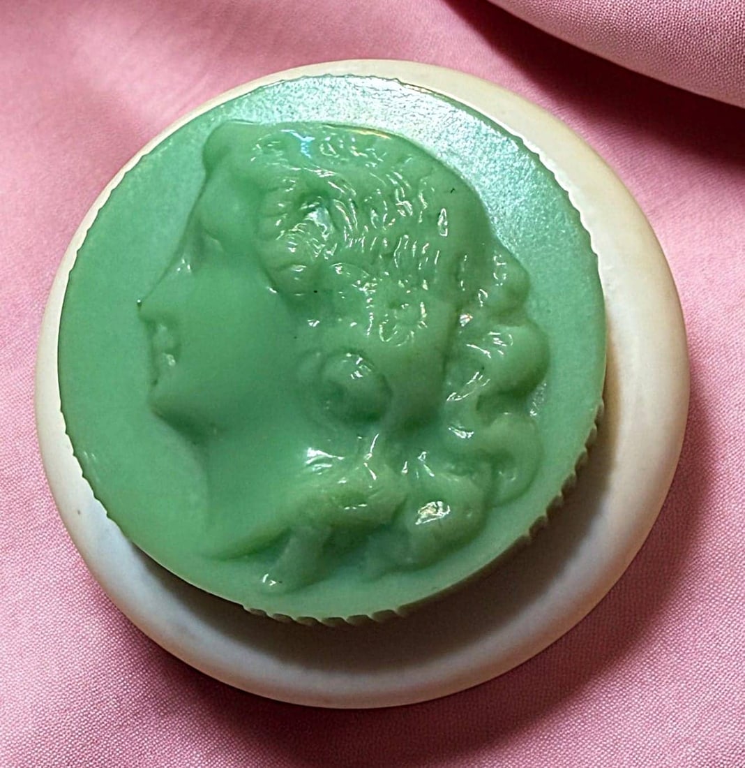 A DIVISON THREE TWO PART COLT BUTTON: 1 Medium 20th C, rouge button from the Colt Manufacturing Co. DimensionsSM=Less than 3/4", Medium=3/4" to 1 1/4". Large=1 1/4" and above, extra large=1 3/4" and above Date or EraDIVISION 1=PRE 1918 AN