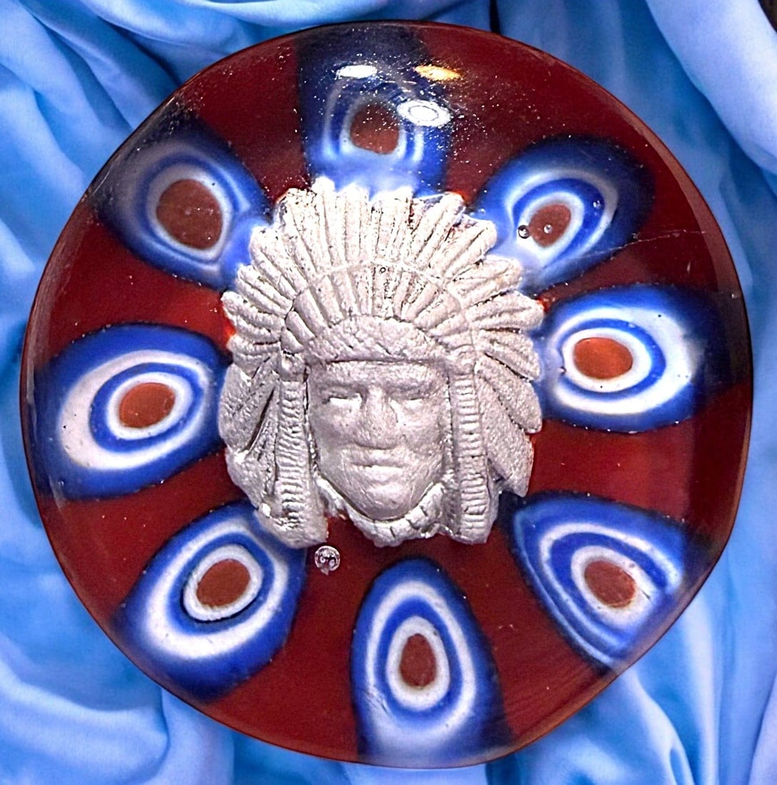 A DIVISION THREE STUDIO ARTIST PAPERWEIGHT BUTTON: 1 Large medium 20th Century Sulphide example by Theresa Rarig. DimensionsSM=Less than 3/4", Medium=3/4" to 1 1/4". Large=1 1/4" and above, extra large=1 3/4" and above Date or EraDIVISION 1=PRE 1918 A