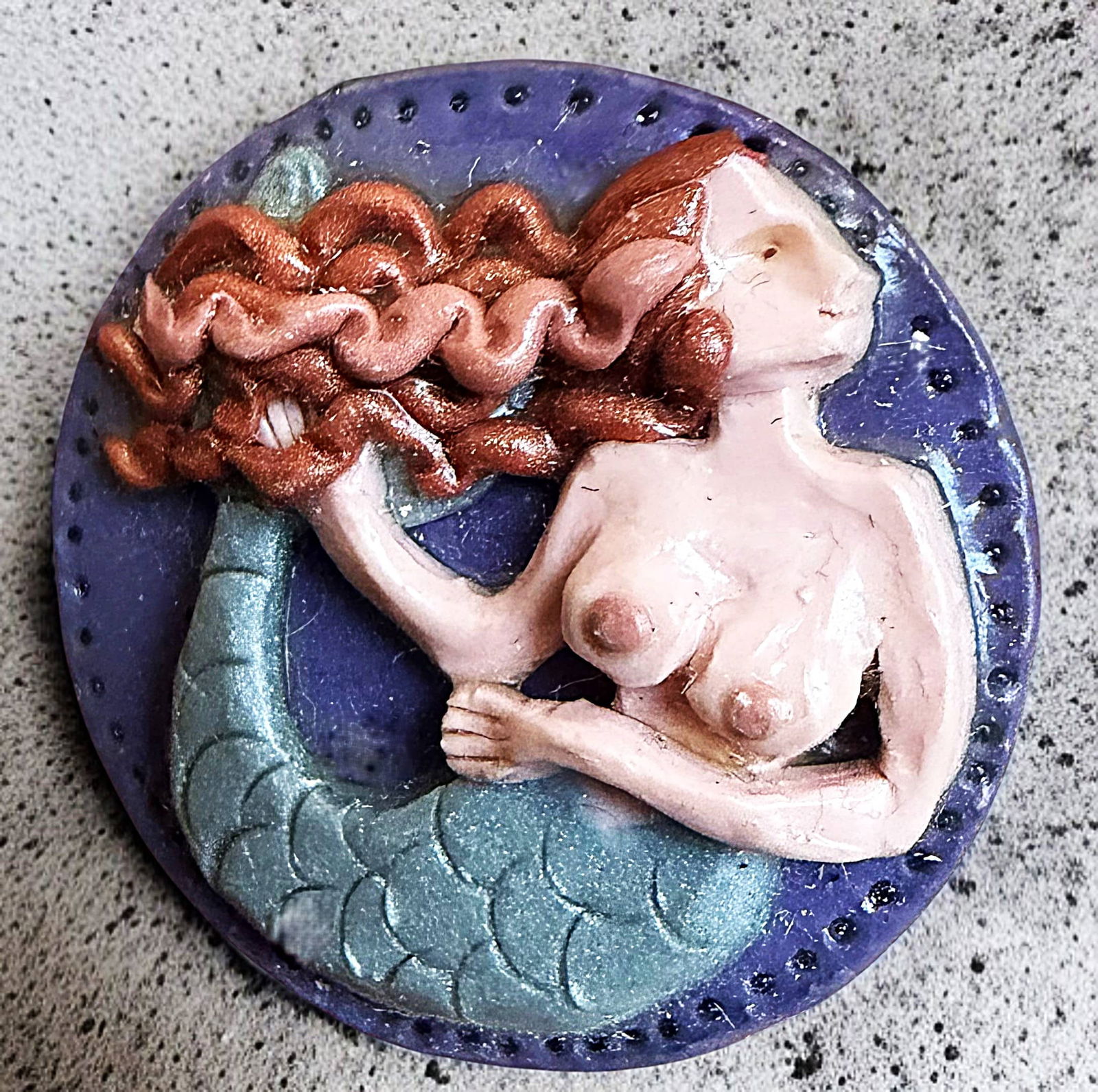 A DIVISION THREE STUDIO ARTIST BUTTON: 1 Large 20th century example by Nikki Deal. DimensionsSM=Less than 3/4", Medium=3/4" to 1 1/4". Large=1 1/4" and above, extra large=1 3/4" and above Date or EraDIVISION 1=PRE 1918 AND DIVISION 3 IS AF