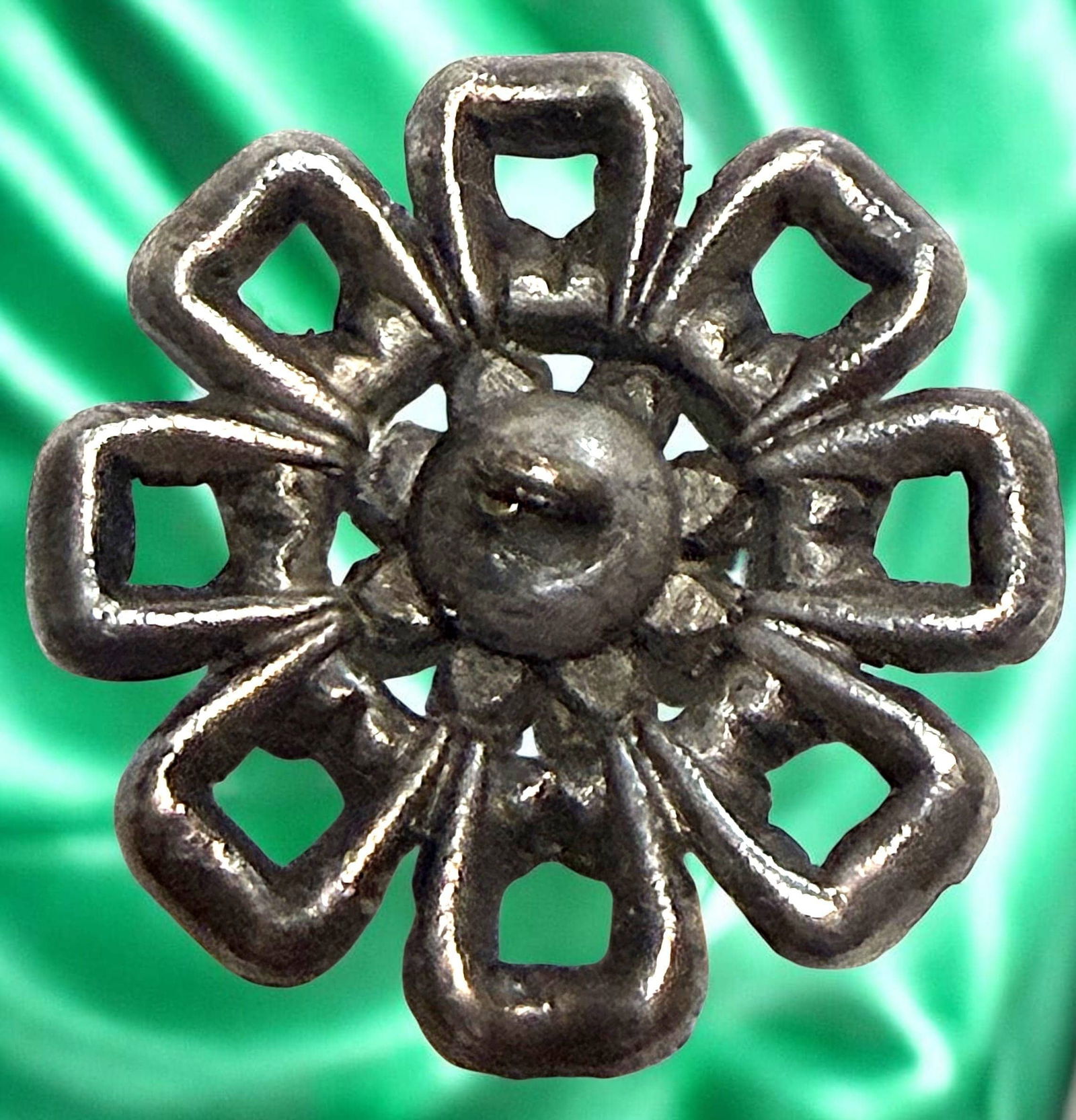 A DIVISION ONE SPARKLING "GLITZ" BUTTON - 2