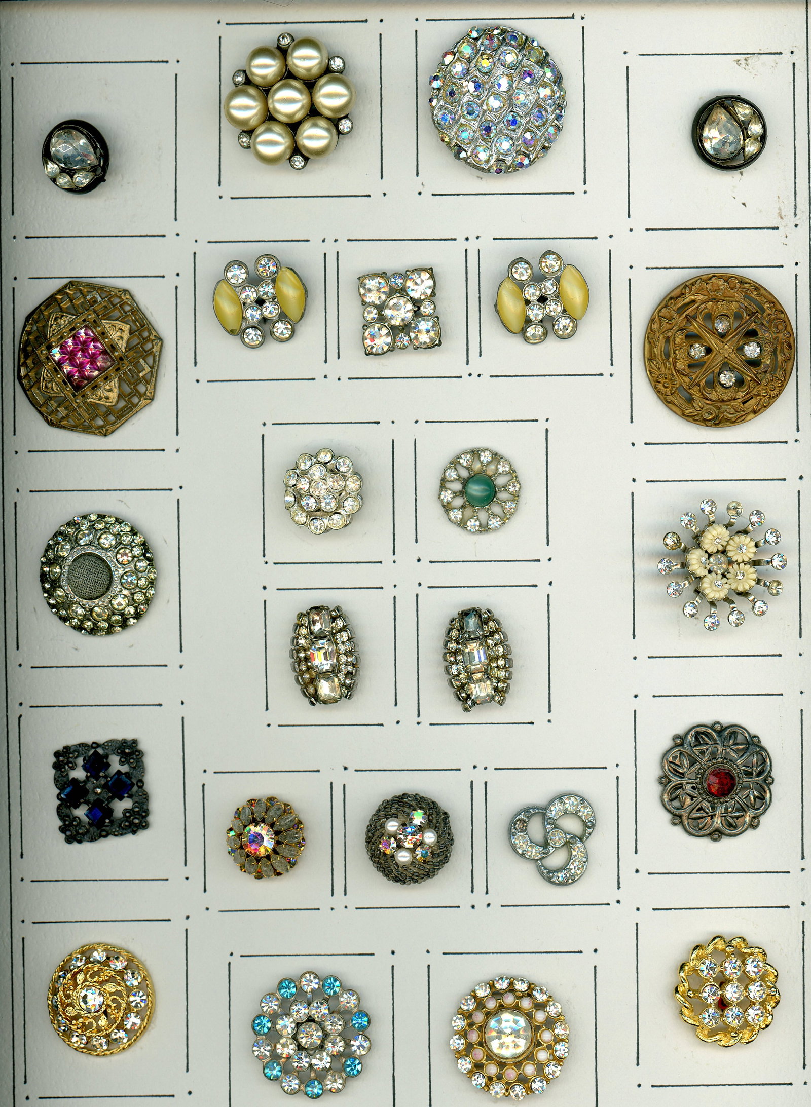A CARD OF DIVISION ONE & THREE "GLITZ" BUTTONS: 24 S/M/L 19th/20th Century paste jewel examples. DimensionsSM=Less than 3/4", Medium=3/4" to 1 1/4". Large=1 1/4" and above, extra large=1 3/4" and above Date or EraDIVISION 1=PRE 1918 AND DIVISION