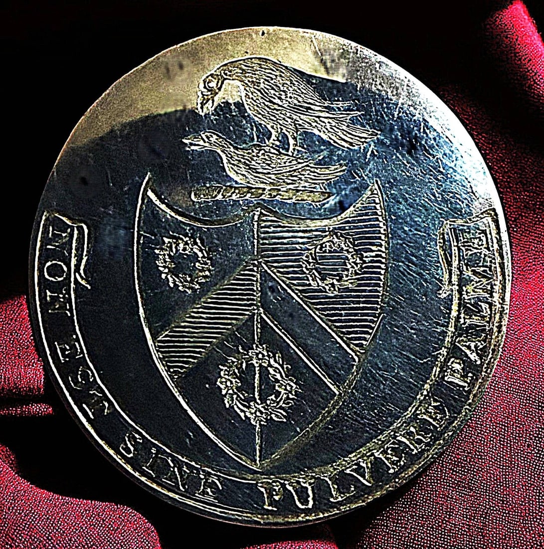 A DIVISION ONE SILVER CREST BUTTON: 1 Large engraved silver 18th century crest button. DimensionsSM=Less than 3/4", Medium=3/4" to 1 1/4". Large=1 1/4" and above, extra large=1 3/4" and above Date or EraDIVISION 1=PRE 1918 AND DIVISION