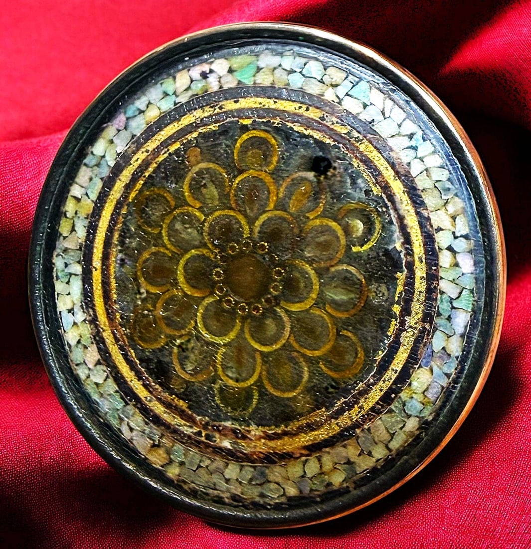 A DIVISION ONE UNDER GLASS BUTTON: 1 Large 18th century pearl chips in wax Eglomese button. DimensionsSM=Less than 3/4", Medium=3/4" to 1 1/4". Large=1 1/4" and above, extra large=1 3/4" and above Date or EraDIVISION 1=PRE 1918 AND DIV