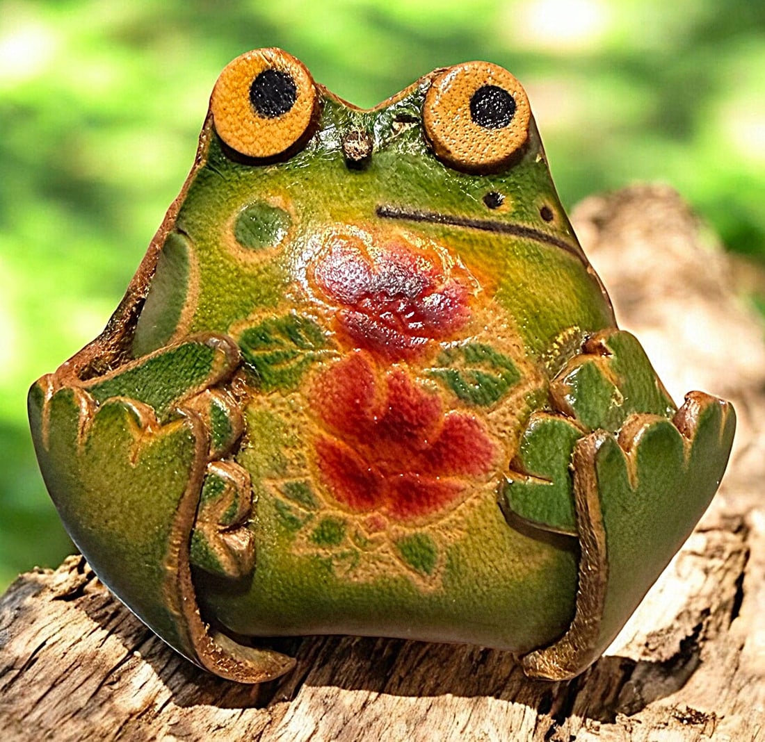A DIVISION THREE REALISTIC LEATHER BUTTON: 1 Large 21st century crafted and tooled leather frog example. DimensionsSM=Less than 3/4", Medium=3/4" to 1 1/4". Large=1 1/4" and above, extra large=1 3/4" and above Date or EraDIVISION 1=PRE 1918