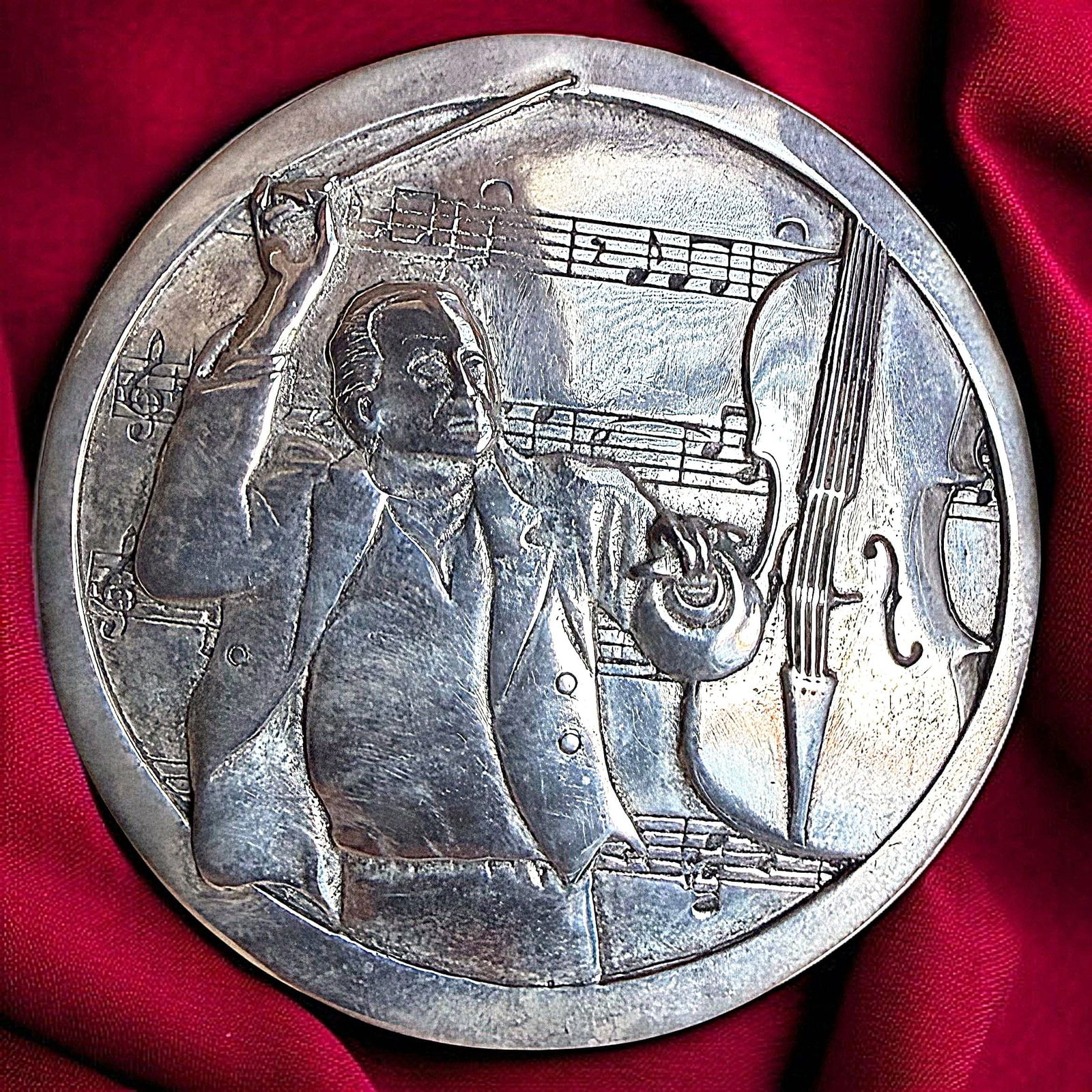 A DIVISION THREE PICTORIAL STERLING BUTTON: 1 Extra large 21st century example by the Battersea Pewter Co. DimensionsSM=Less than 3/4", Medium=3/4" to 1 1/4". Large=1 1/4" and above, extra large=1 3/4" and above Date or EraDIVISION 1=PRE 1918 A