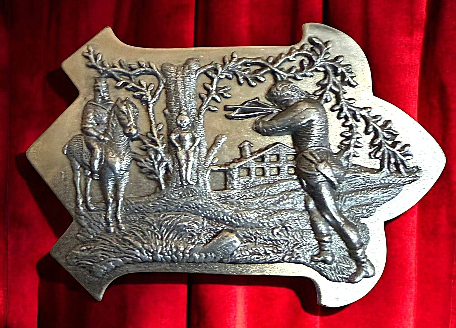 A RARE DIVISION ONE PICTORIAL PEWTER BUTTON: 1 Extra Large 19th century depiction of "William Tell". DimensionsSM=Less than 3/4", Medium=3/4" to 1 1/4". Large=1 1/4" and above, extra large=1 3/4" and above Date or EraDIVISION 1=PRE 1918 AND DIVI