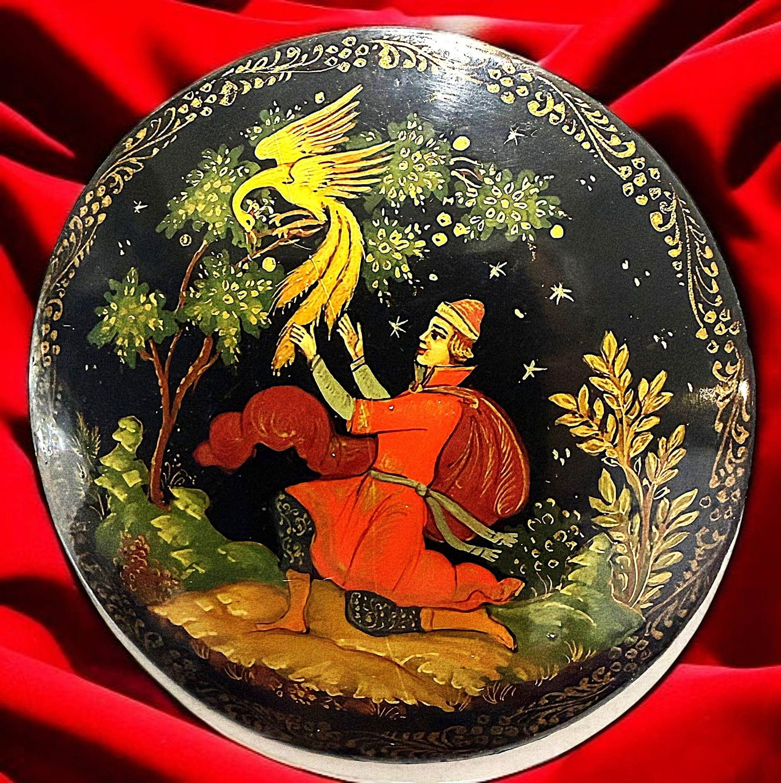 A DIVISION THREE HAND PAINTED PICTORIAL BUTTON: 1 Extra Large 20th century Russian Lacquer example. DimensionsSM=Less than 3/4", Medium=3/4" to 1 1/4". Large=1 1/4" and above, extra large=1 3/4" and above Date or EraDIVISION 1=PRE 1918 AND DIVISION