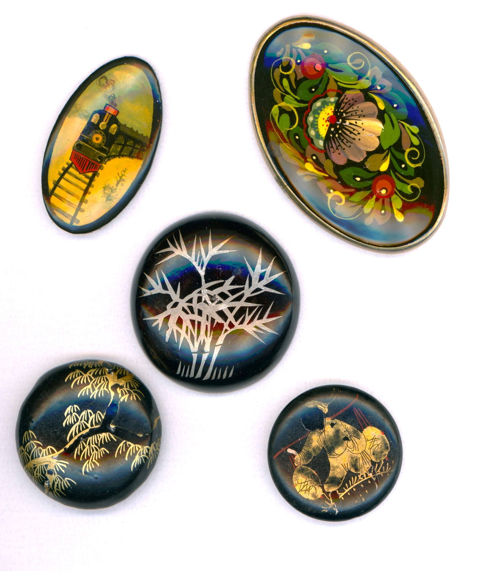 A SMALL SELECTION OF DIVISION ONE LACQUER BUTTONS: 5 Large 20th century hand made and painted Russian examples. DimensionsSM=Less than 3/4", Medium=3/4" to 1 1/4". Large=1 1/4" and above, extra large=1 3/4" and above Date or EraDIVISION 1=PRE 1918 AND