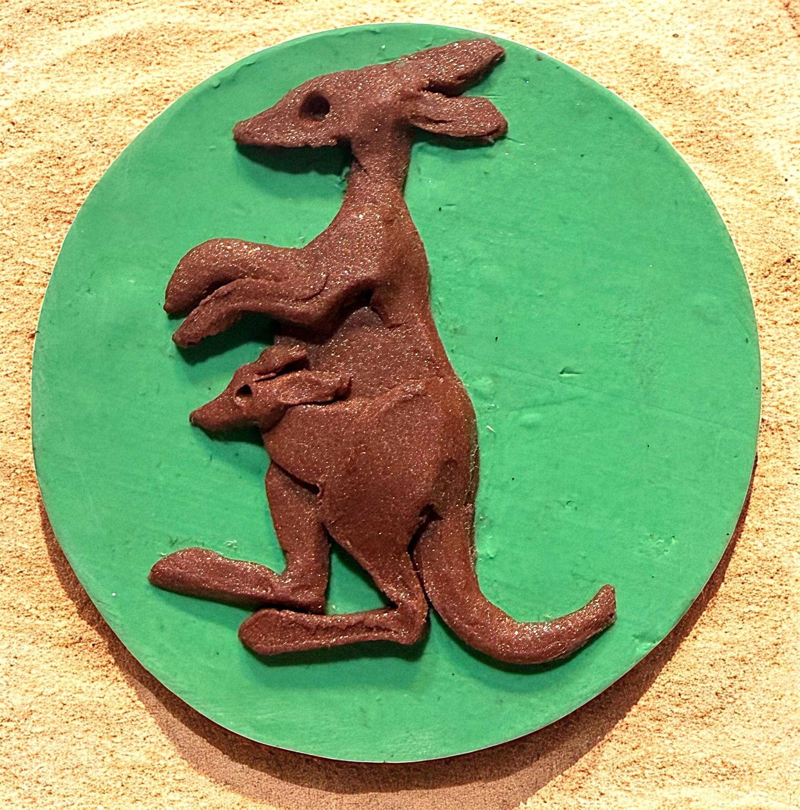 A DIVISION THREE STUDIO ARTIST BITTON: 1 Large 20th century example by Nikki Deal. DimensionsSM=Less than 3/4", Medium=3/4" to 1 1/4". Large=1 1/4" and above, extra large=1 3/4" and above Date or EraDIVISION 1=PRE 1918 AND DIVISION 3 IS AF