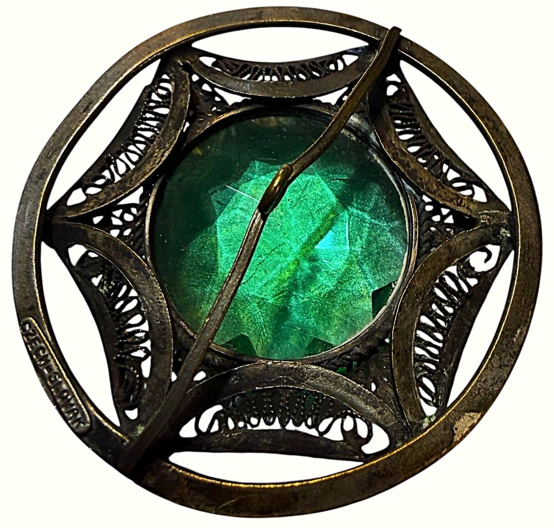 A DIVISION ONE GLASS IN METAL BUTTON: 1 Big 19th C. green GAY 90 in a filigree brass setting. DimensionsSM=Less than 3/4", Medium=3/4" to 1 1/4". Large=1 1/4" and above, extra large=1 3/4" and above Date or EraDIVISION 1=PRE 1918 AND DIVI