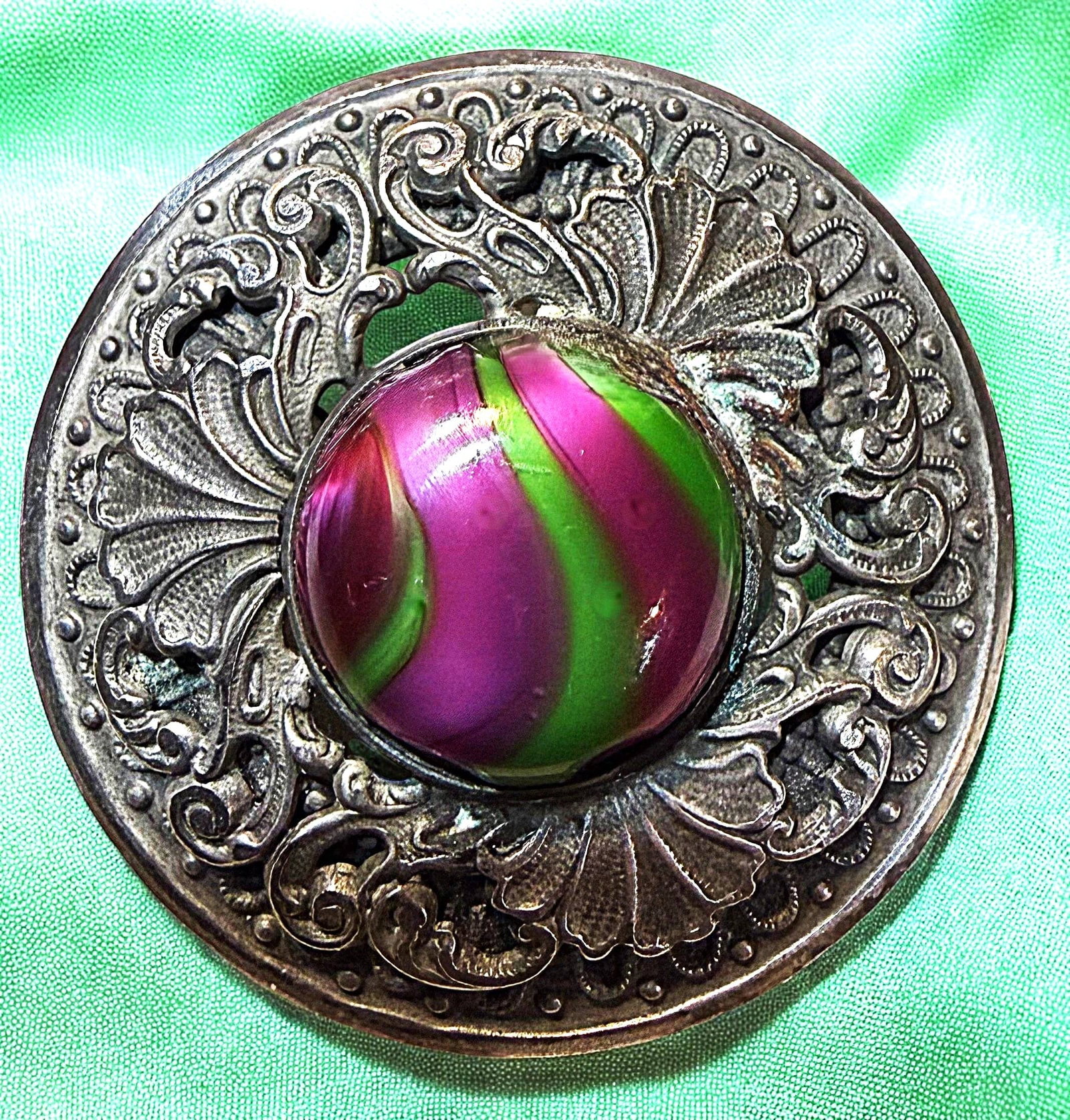 A DIVISION ONE VICTORIAN JEWELED BUTTON: 1 Large 19th century pierced brass GAY 90 example. DimensionsSM=Less than 3/4", Medium=3/4" to 1 1/4". Large=1 1/4" and above, extra large=1 3/4" and above Date or EraDIVISION 1=PRE 1918 AND DIVISION