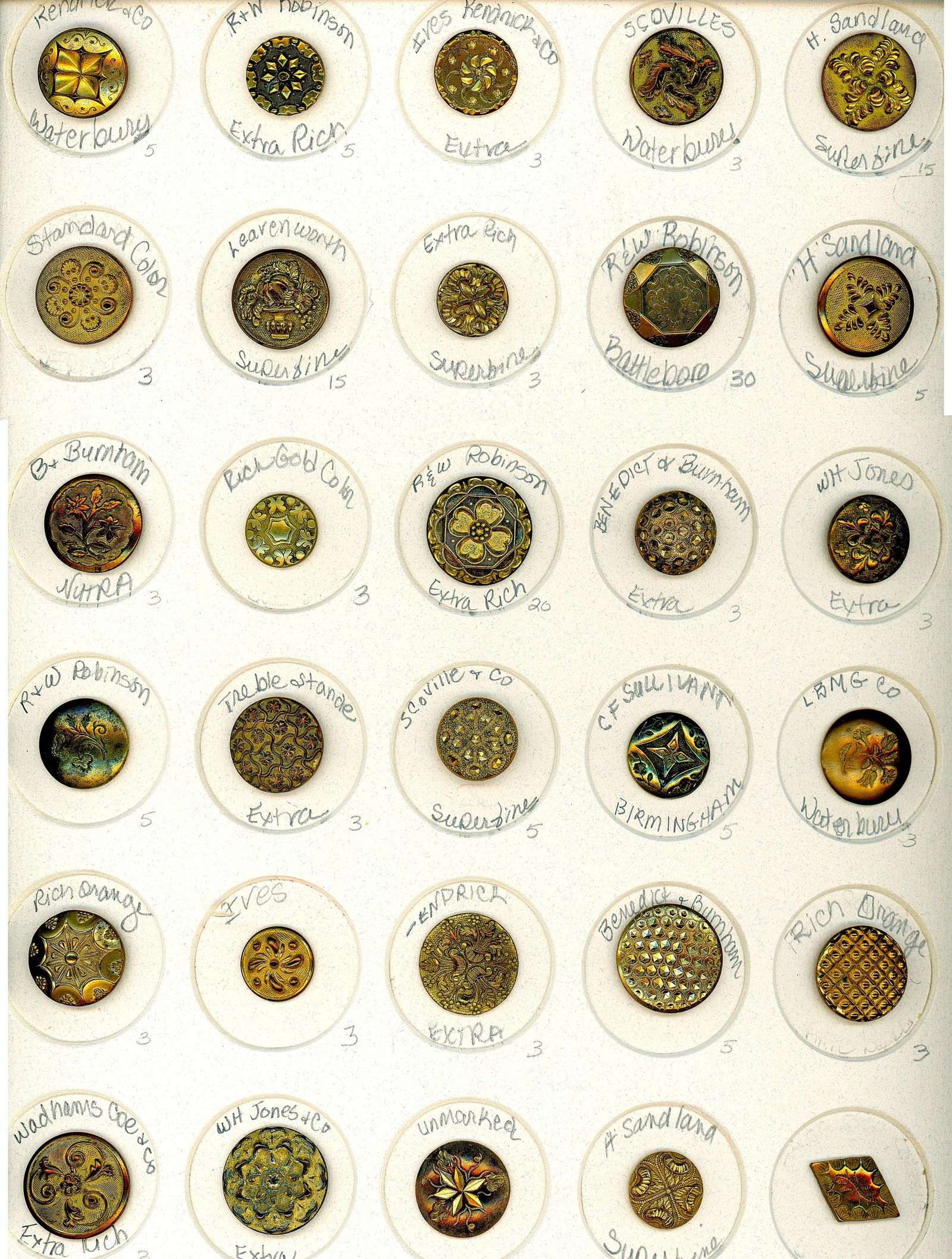 A CARD OF DIVISON ONE GILT METAL BUTTONS: 20 Medium 19th century Golden Age examples. DimensionsSM=Less than 3/4", Medium=3/4" to 1 1/4". Large=1 1/4" and above, extra large=1 3/4" and above Date or EraDIVISION 1=PRE 1918 AND DIVISION 3 IS AF