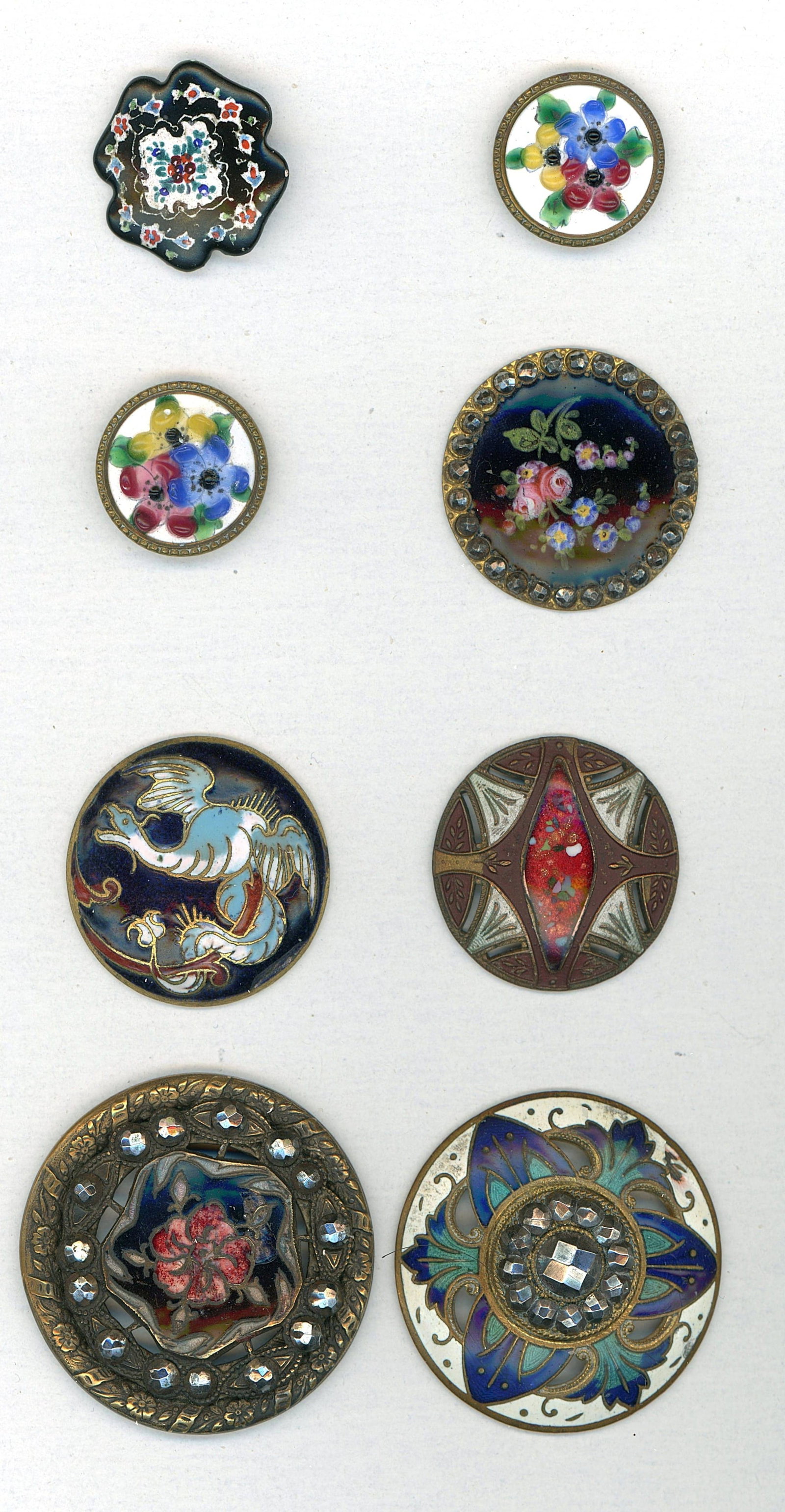 A SMALL CARD OF DIVISION 1 & 3 ENAMEL BUTTONS (1 of 5)