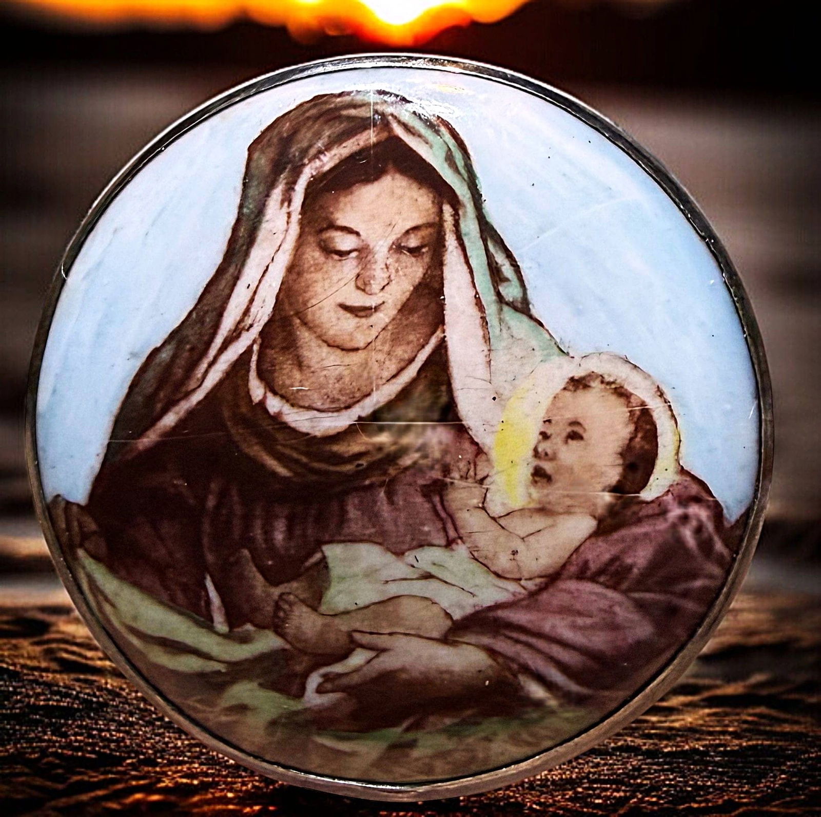 A DIVISION THREE PICTORIAL ENAMEL BUTTON: 1 Large 1950's enamel from the Motiwala Brothers studios. DimensionsSM=Less than 3/4", Medium=3/4" to 1 1/4". Large=1 1/4" and above, extra large=1 3/4" and above Date or EraDIVISION 1=PRE 1918 AND DI