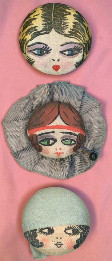 A SMALL CARD OF DIVISION THREE FABRIC BUTTONS (1 of 5)