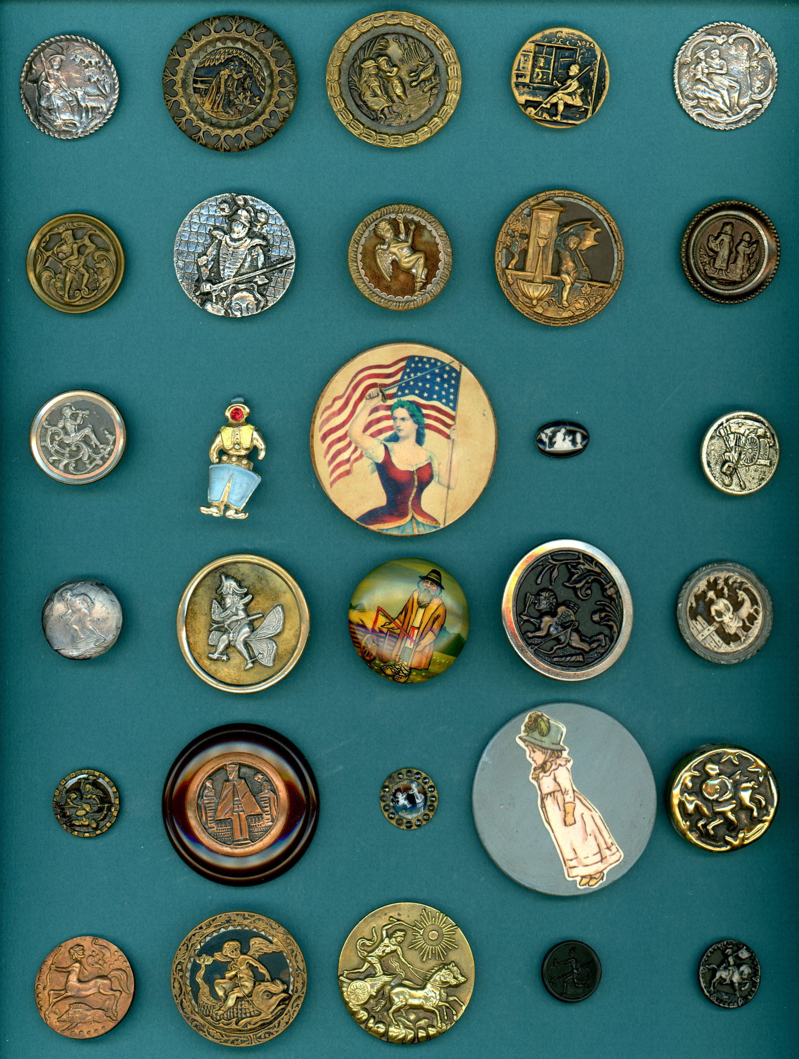 A CARD OF DIVISION 1 & 3 PICTORIAL BUTTONS: 20 S/M/L 19th/20th century assorted subject matter examples. This is a nice card to include several nice brass picture buttons, a couple of detailed hallmarked silver pictorials, an enamel in monochro