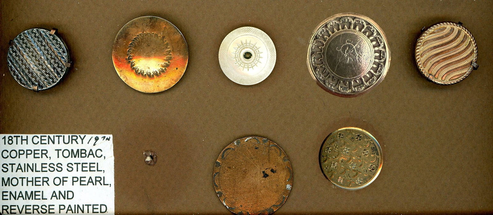 A PARTIAL CARD OF DIVISION ONE ASSORTED METAL BIUTONS: 7 Medium/Large 18th century examples. Here is a nice selection of 18th century copper including a nice large pierced border example, a couple of wood back Repousse along with a 19th century colonial p