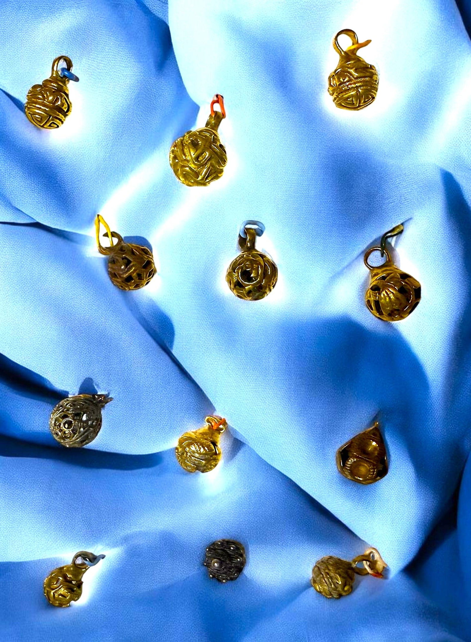 A SMALL CARD OF CHINESE TOGGLE TYPE BUTTONS: 12 Small 19th century Chinese Mandarin ball buttons. Connie Robinsomn of Florida compiled this card of these Mandarin buttons . They are heavy brass buttons that often have some content of gold in the