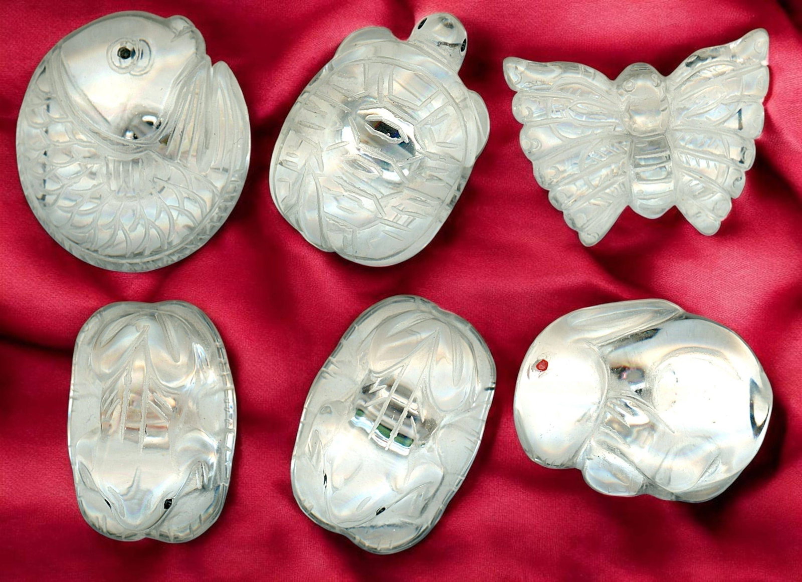 A SMALL CARD OF DIVISION THREE PICTORIAL BUTTONS: 6 Medium/Large 20th century carved crystal animal examples. These finely crafted crystal clear crystal animals are engraved and realistic shaped. Nice lot. These were imported in the late 1990's. Dime