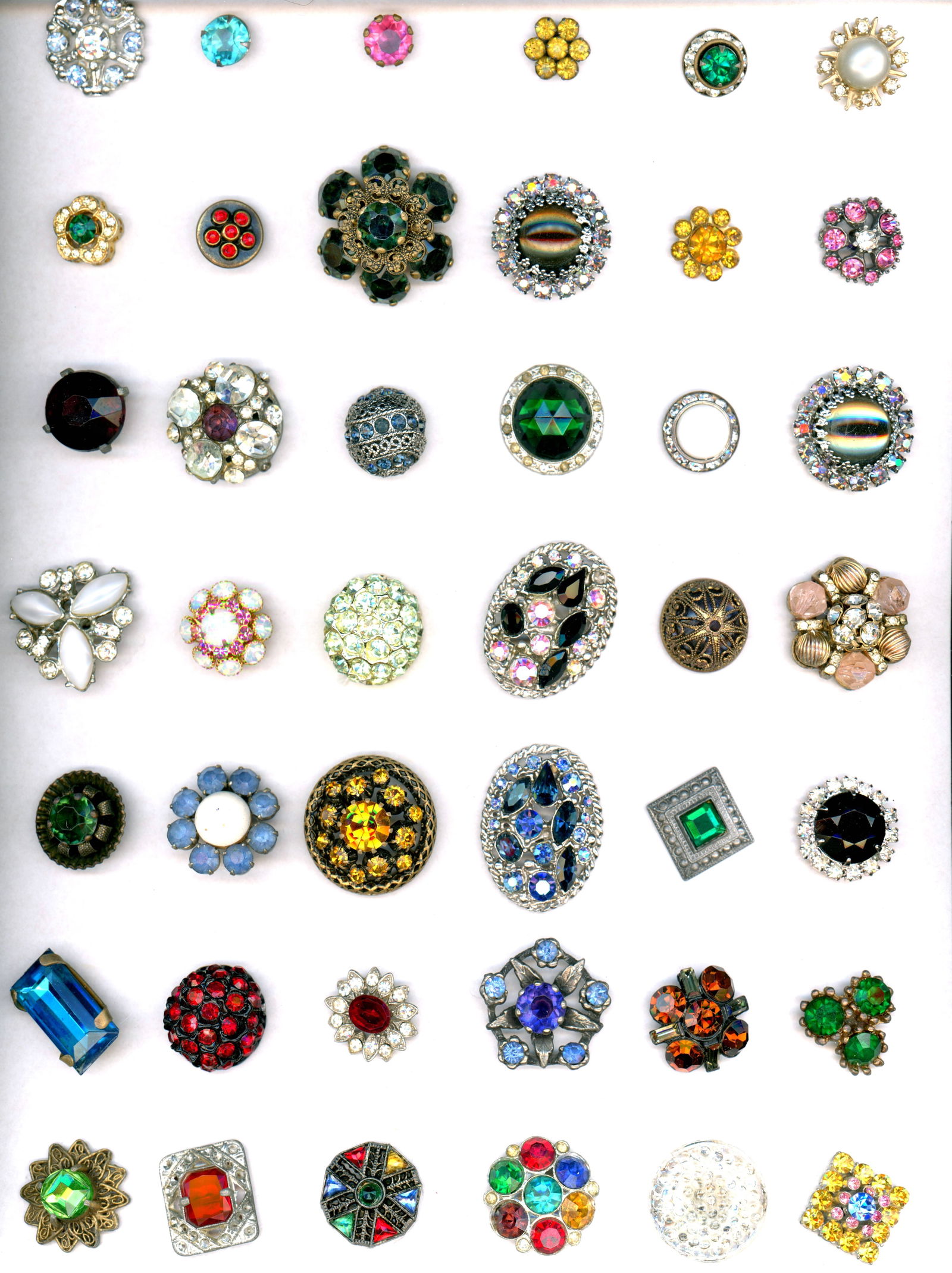 A CARD OF DIVISION THREE "GLITZ" BUTTONS: 42 S/M/L 20th century assorted bling examples. This card of Connie Robinsons includes a large variety of shapes, colored glass and clear paste examples. DimensionsSM=Less than 3/4", Medium=3/4" to 1 1