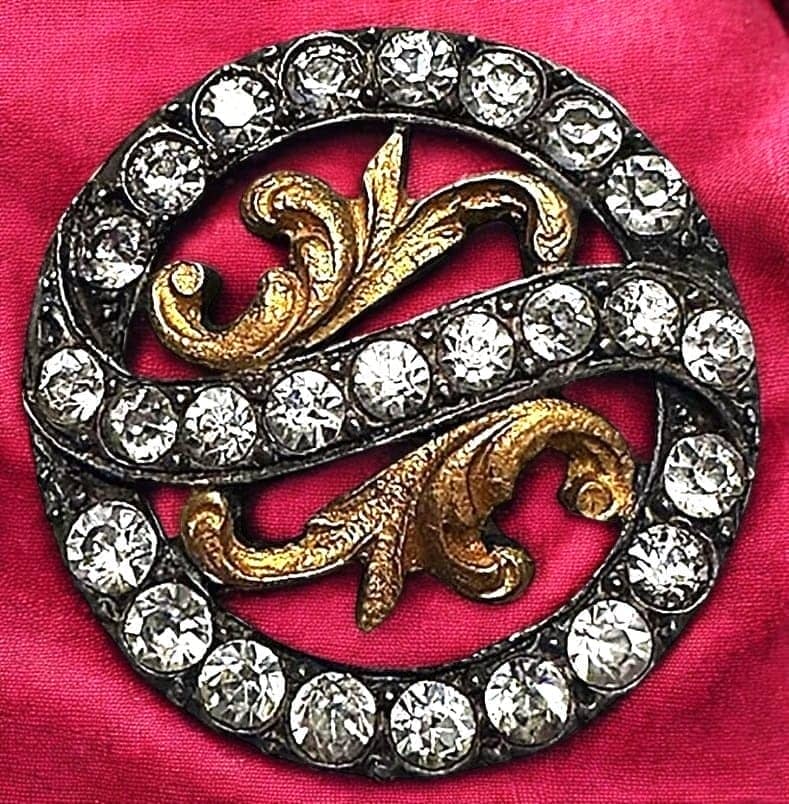 A GORGEOUS DIVISION ONE "GLITZY" BUTTON - 2