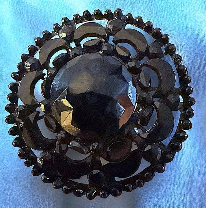 A DIVISION ONE BLACK GLASS BUTTON (1 of 2)
