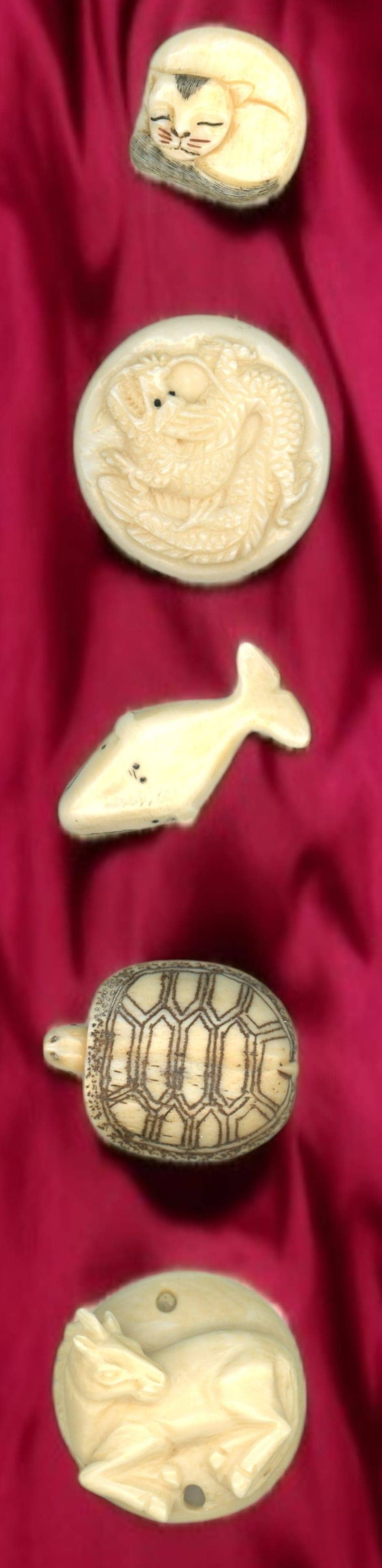 A SMALL CARD OF DIV. 1 & 3 NATURAL MATERIAL BUTTONS (1 of 7)