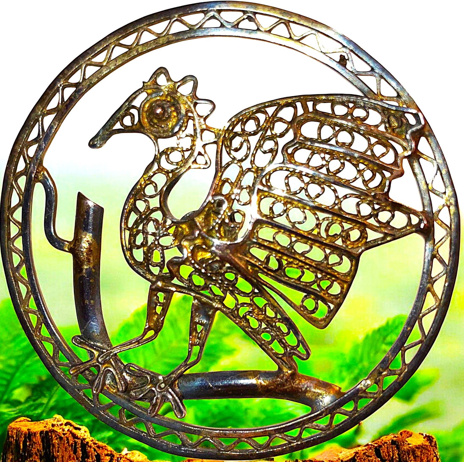 A DIVISION THREE MOTIWALA BUTTON: 1 Large 1950's gold vermeil silver filigree Peacock example. Here is one of those desirable buttons hand made in the studios of the Motiwala Brothers of India in the 1950's. The studios employed many