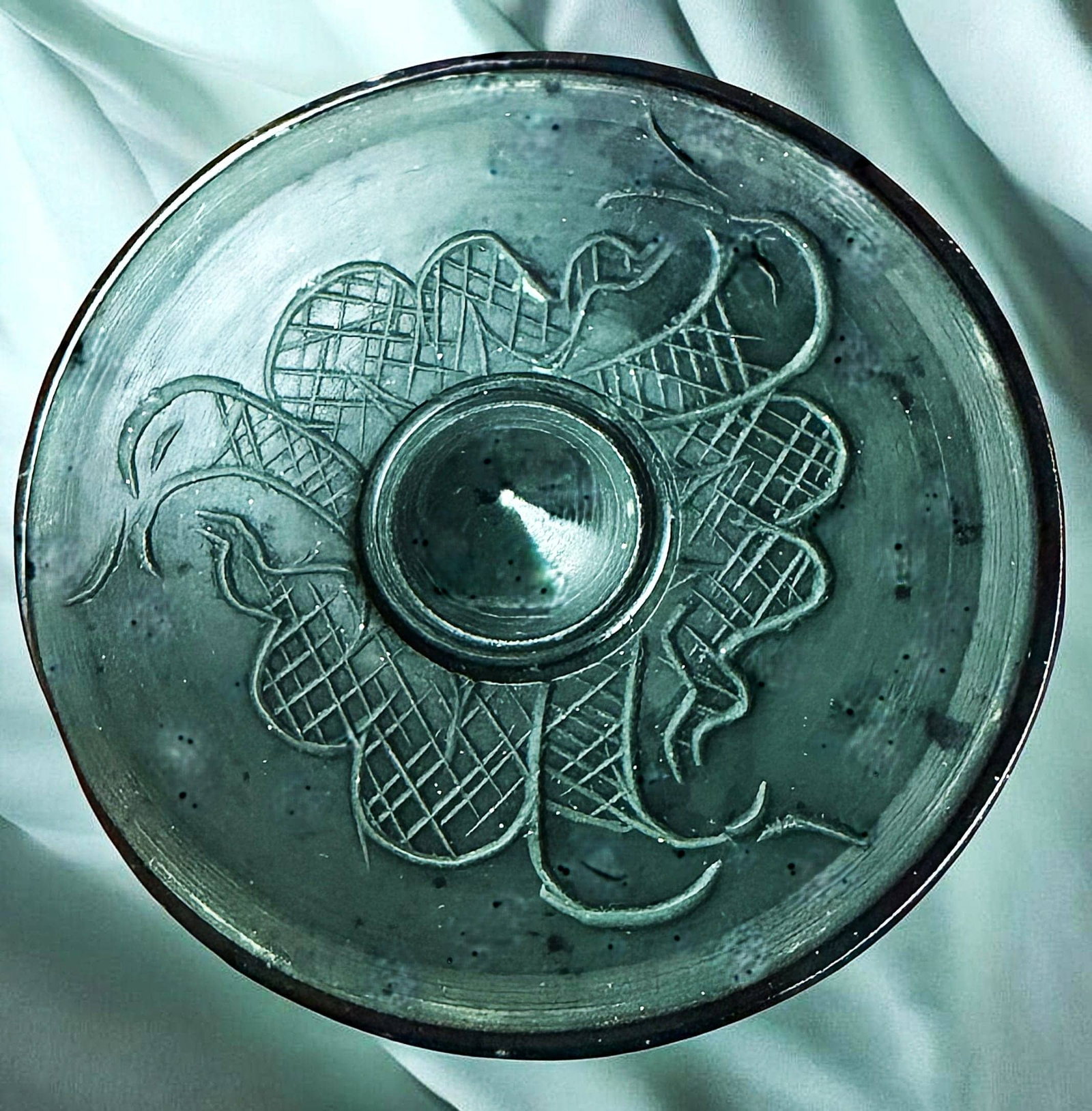 A DIVISION ONE FRENCH DESIGNER BUTTON: 1 Large early 20th century engraved example by Henri Hamm. This very cool button was purchased by the consignor many years ago from the French dealer Loic Allio who at the time had acquired a large su