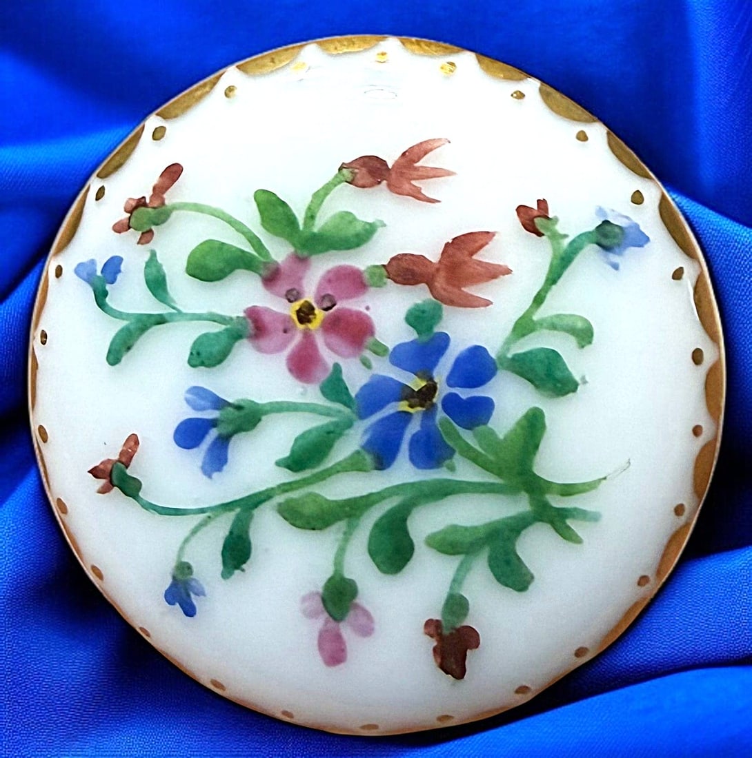 A DIVISION ONE SCARCE PORCELAIN PICTORIAL BUTTON: 1 Large late 18th century signed Meissen floral example. Here is a beautiful and colorful porcelain example from the Meissen factory of Germany. Meissen backmarked buttons are not at all common althou