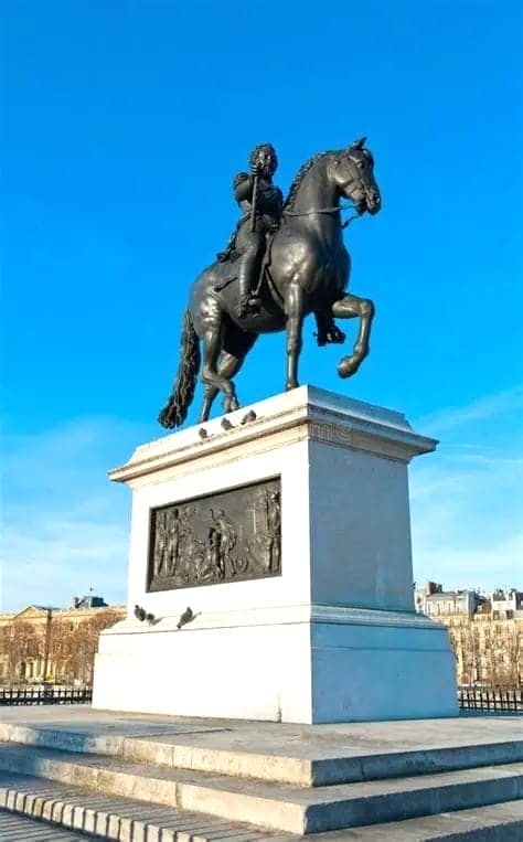 A DIV. 1 IDENTIFIABLE ARCHITECTURAL STRUCTURE BUTTON - 3